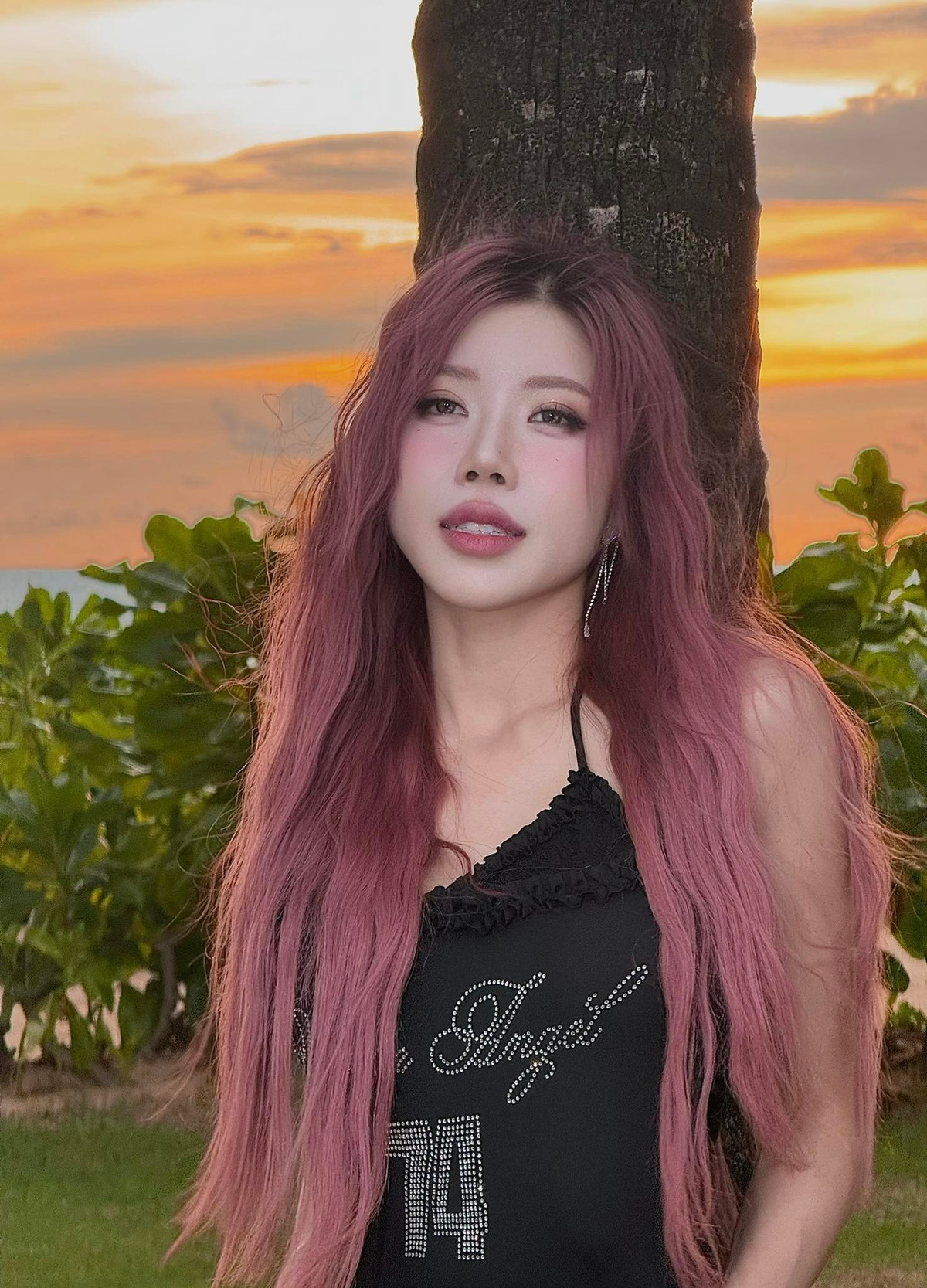 View - Trang Pháp diện áo dài trắng diễu hành A80, được khen trẻ trung như nữ sinh | Báo Tri thức và Cuộc sống - TIN TỨC PHỔ BIẾN KIẾN THỨC 24H