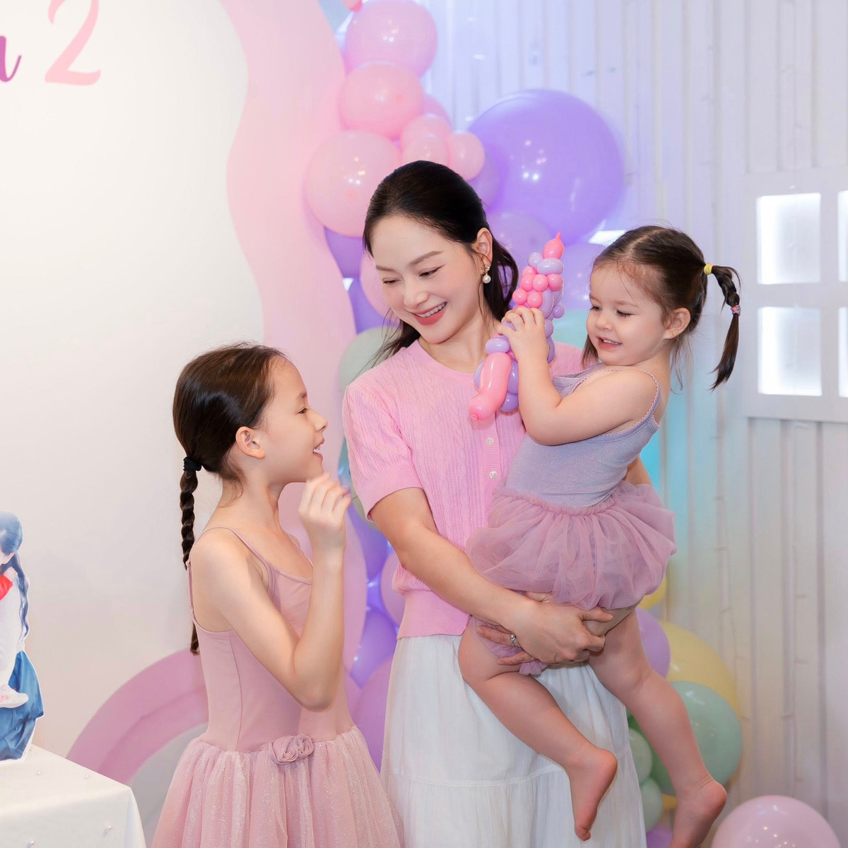 Tháng 5/2025, nữ diễn viên Lan Phương xác nhận đã ly hôn chồng là David Duffy sau 7 năm chung sống. Cả hai có với nhau hai con gái trước khi đường ai nấy đi.