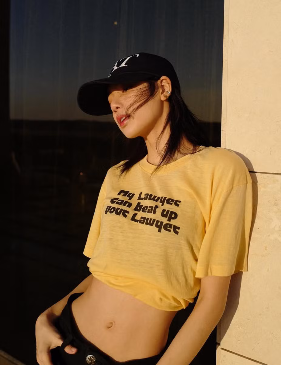 Cô thường xuyên xuất hiện trên hàng ghế đầu các show thời trang lớn, là gương mặt đại diện của nhiều thương hiệu danh tiếng toàn cầu.