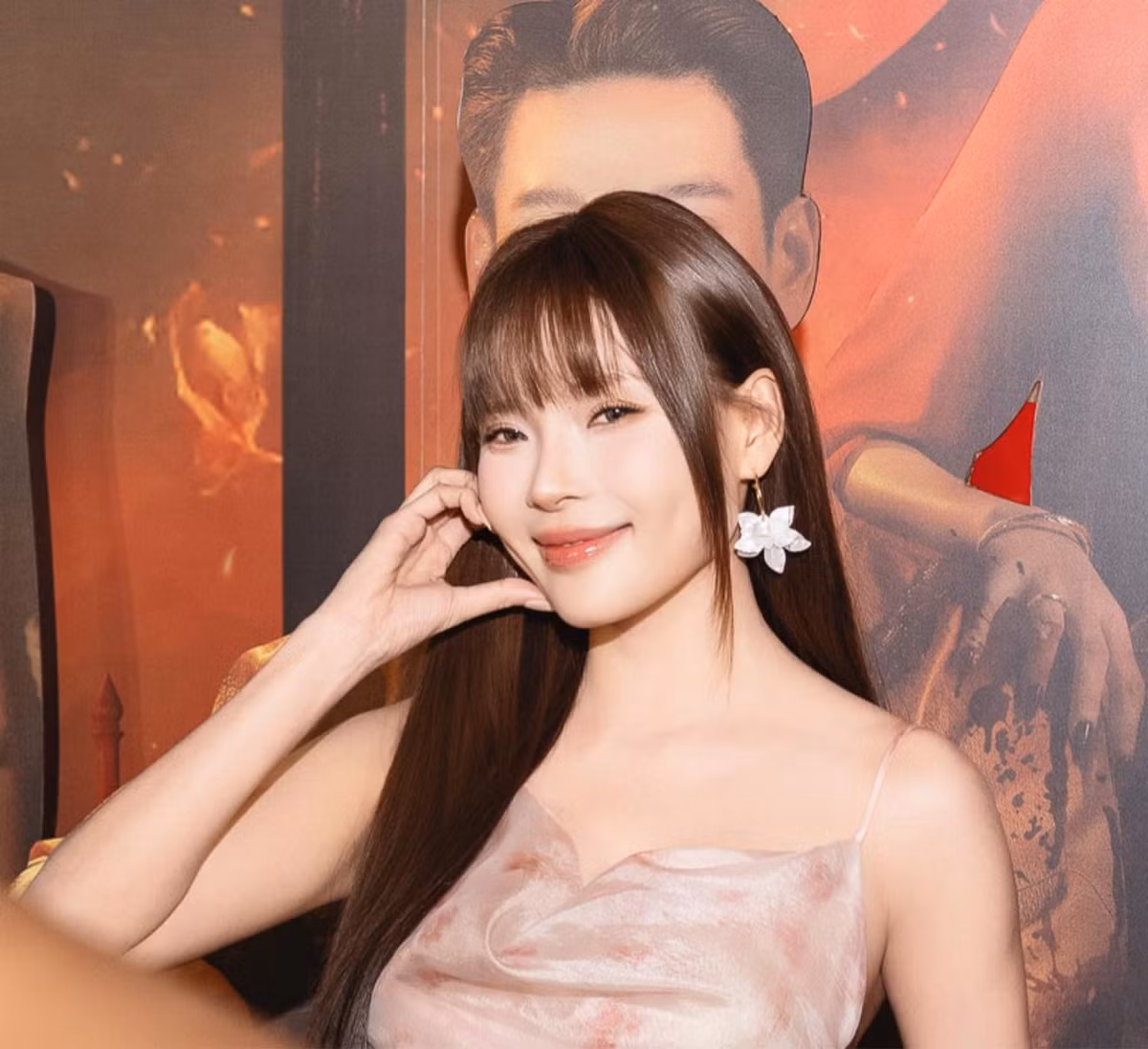 Khán giả dành nhiều lời ngợi khen cho nữ diễn viên: “Gái một con trông mòn con mắt”, “Đẹp xuất sắc”, “Phong độ nhan sắc đáng ngưỡng mộ”.