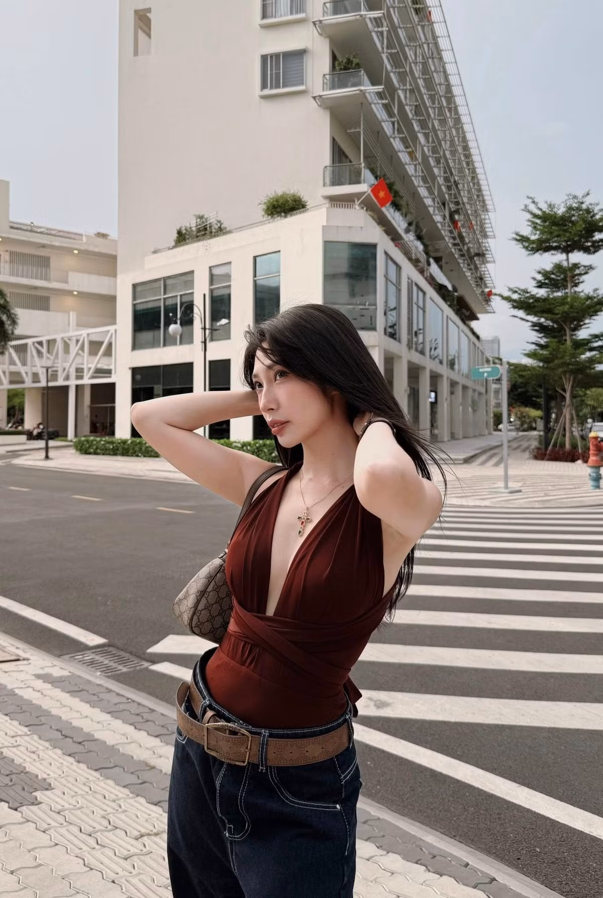 Không ít khán giả thậm chí nhận ra, "cô bé dâu tây" ngày nào đã "lột xác" với phong cách thời trang ngày càng táo bạo. Ảnh: FB Khổng Tú Quỳnh