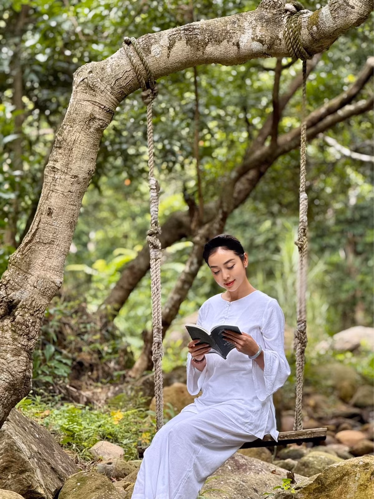 Jennifer Phạm tận hưởng phút thảnh thơi khi sống chậm, về với thiên nhiên hoang sơ, trong lành. Ảnh: FB Jennifer Pham