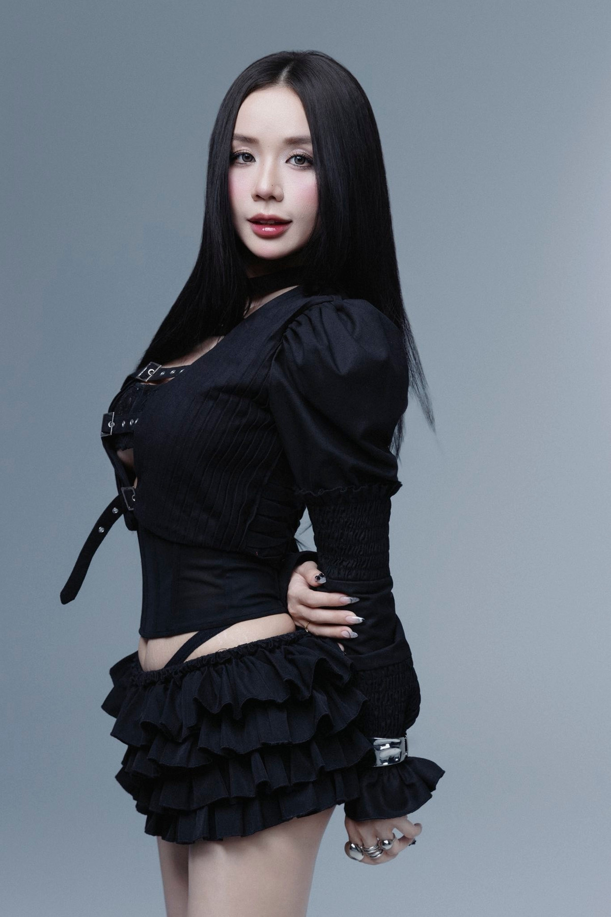 Điều đáng chú ý là dù mới 29 tuổi, trải qua hai lần sinh nở nhưng vóc dáng của cô vẫn săn chắc, cân đối và trẻ trung không kém bất kỳ mỹ nhân showbiz nào.