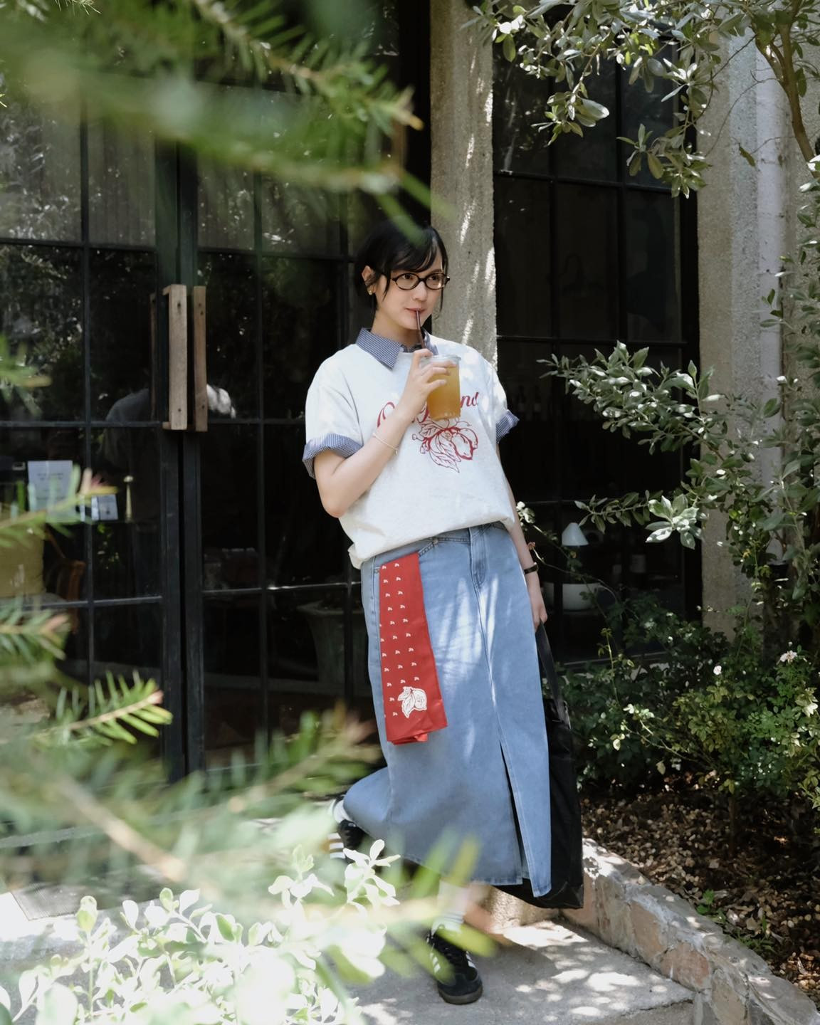 Cô nàng ưa chuộng các thiết kế oversized, kết hợp cùng quần jeans, váy dáng rộng hoặc quần cargo bụi bặm. Ảnh: FB Hải Tú