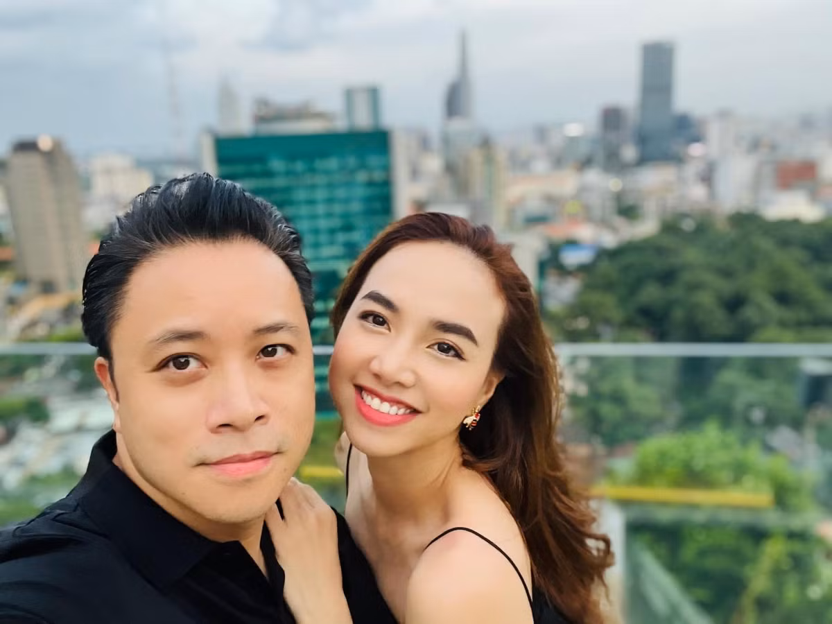 Sự kết hợp ăn ý cả trong đời sống lẫn công việc khiến Đinh Ngọc Diệp và chồng đạo diễn trăm tỷ trở thành một trong những cặp đôi quyền lực nhất giới làm phim Việt. Ảnh: FB Dinh Ngoc Diep