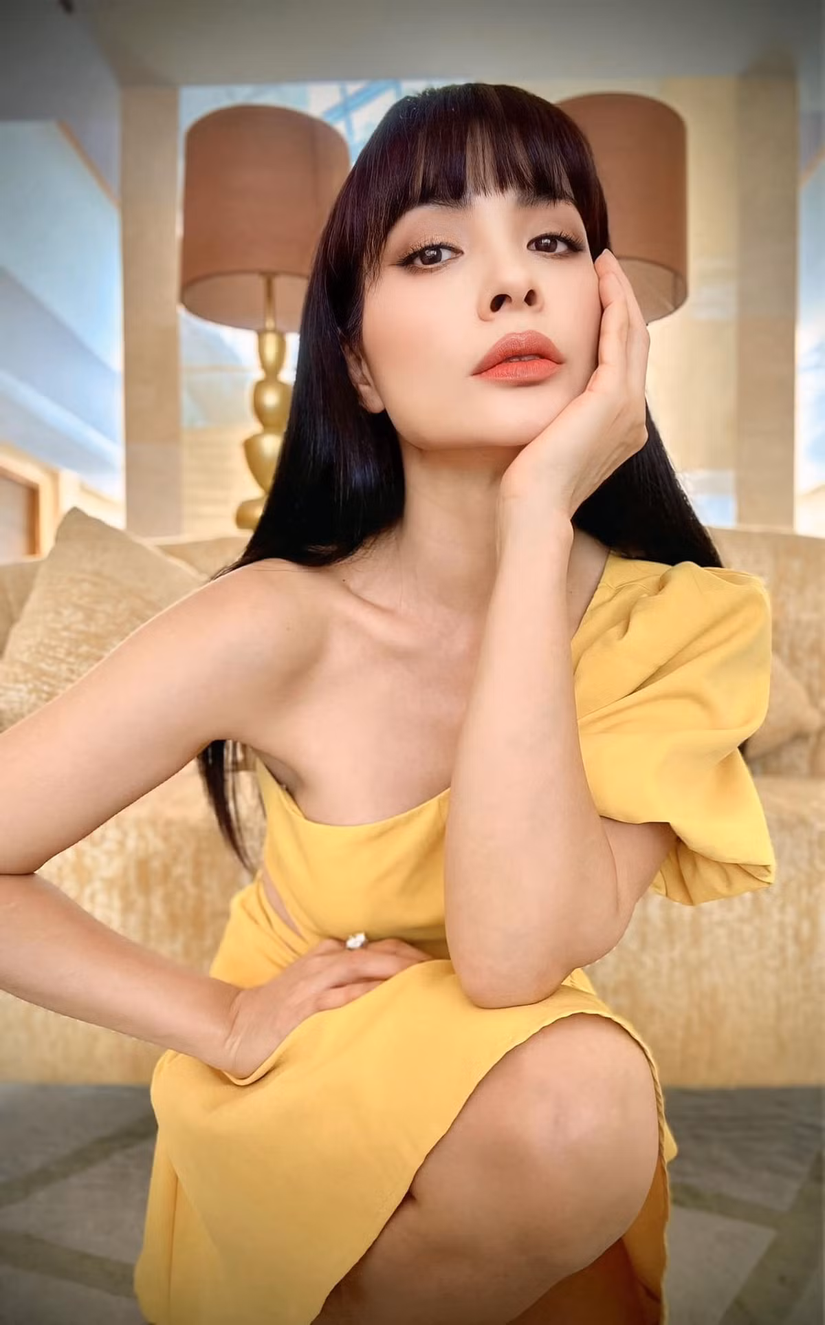 Nhiều người nhận xét, dù đã là mẹ của hai cô con gái, Bùi Thúy Hạnh vẫn giữ được vẻ tươi trẻ, tràn đầy sức sống như thời son rỗi. Ảnh: FB Bui Thuy Hanh