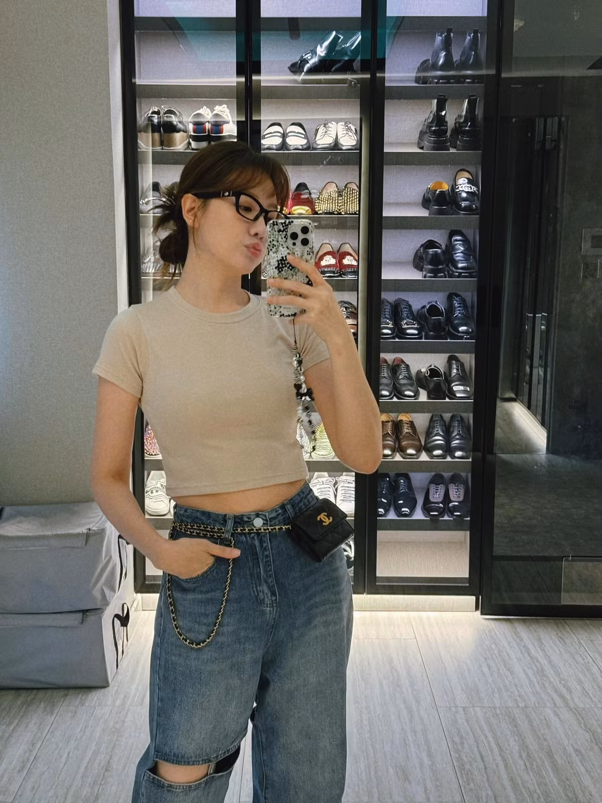 Hari Won là người đẹp đa-zi-năng của Vbiz. Cô thử sức với vai trò diễn viễn, ca sĩ và người dẫn chương trình. Ảnh: FB Hariwon