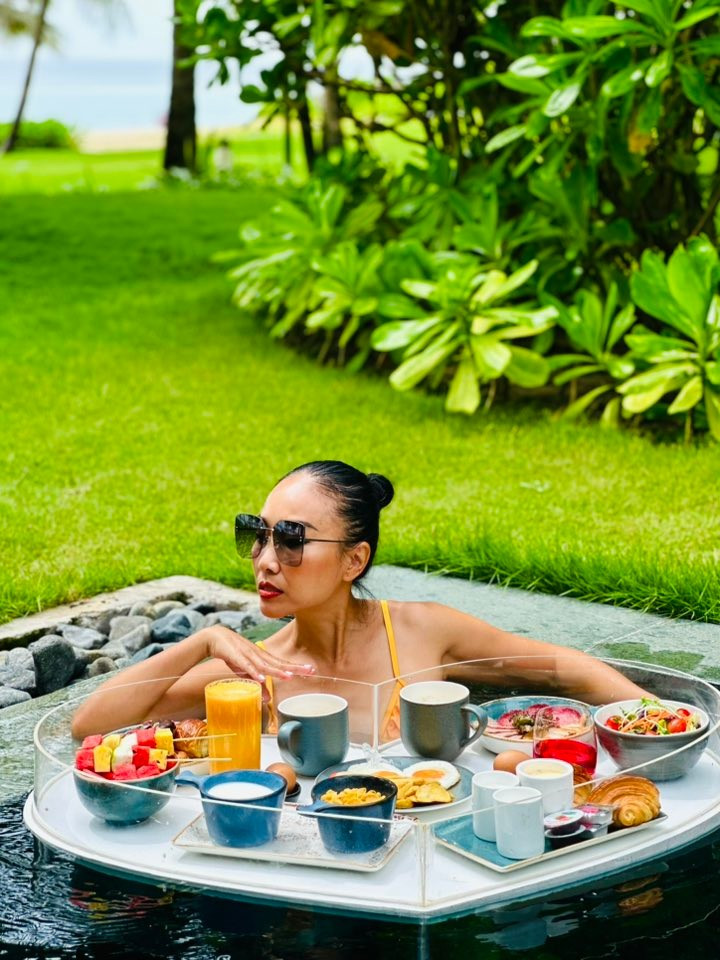 Không chỉ vậy, vóc dáng săn chắc, vòng eo thon gọn cùng thần thái rạng rỡ ở tuổi U50 của nữ ca sĩ cũng khiến nhiều người phải trầm trồ. Ảnh: FB Doan Trang