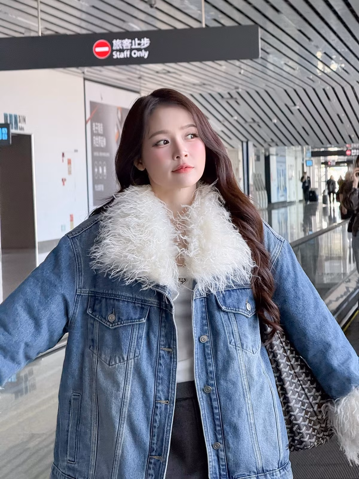 Trước đó, Sam từng nhiều lần gây chú ý khi xuất hiện với diện mạo trẻ trung sau sinh.