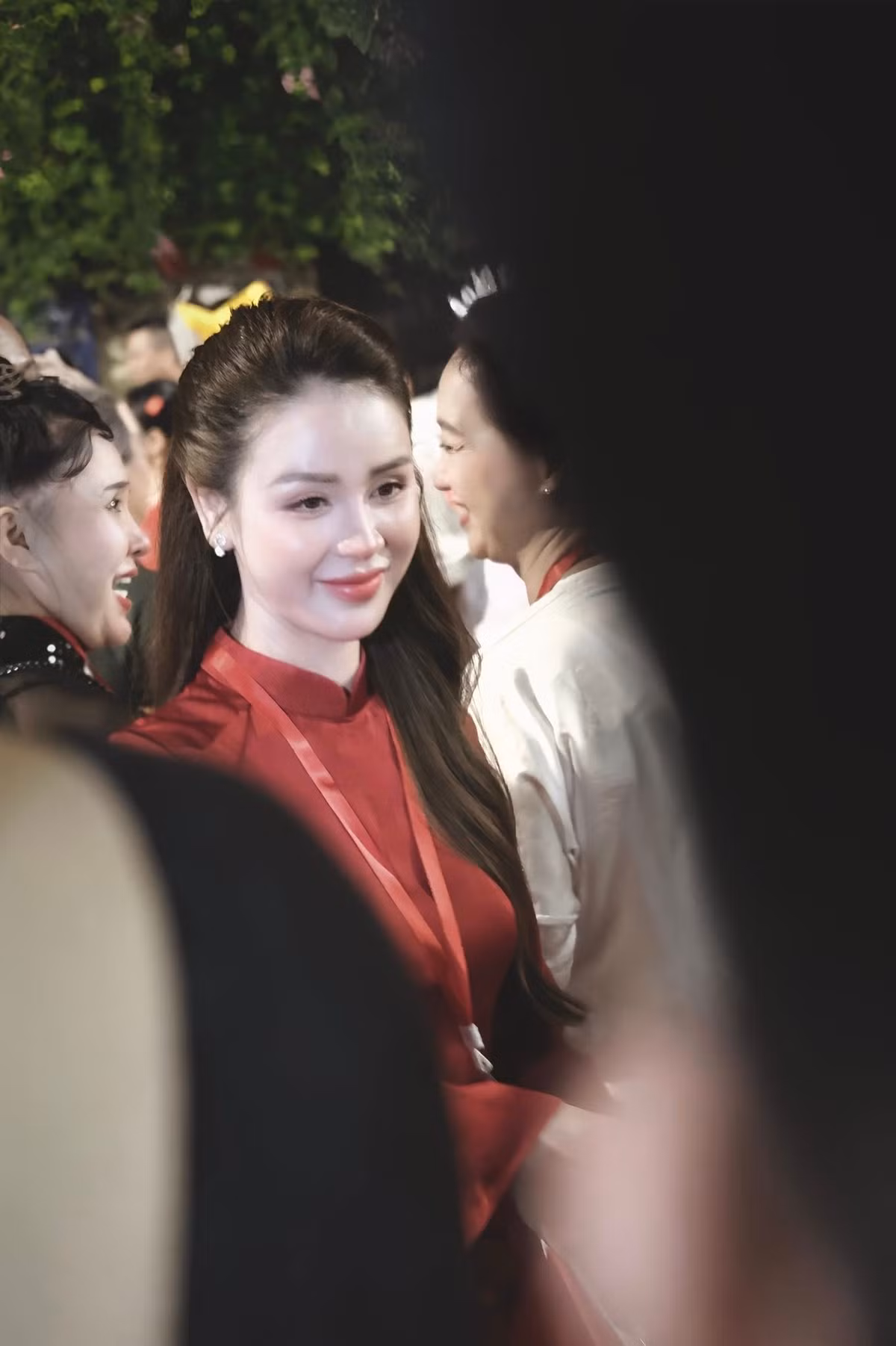 Trên trang cá nhân, nữ diễn viên chia sẻ nhiều hình ảnh hậu trường trong buổi hợp luyện diễu hành cho A80.