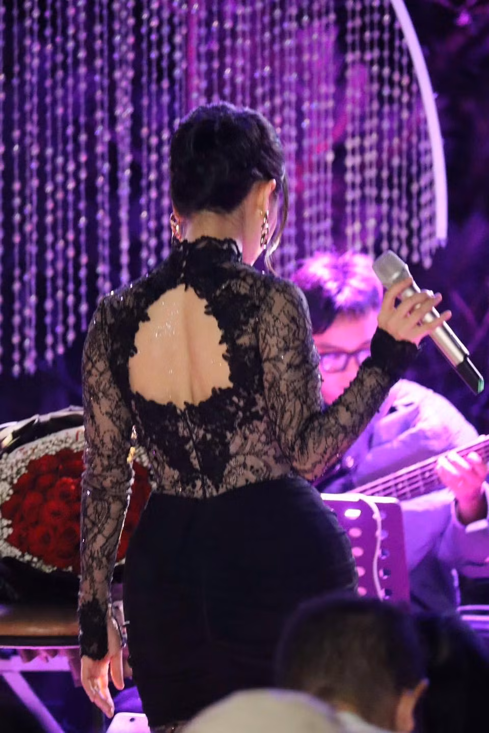 Phương Linh được nhiều khán giả yêu mến bởi nhan sắc xinh đẹp và giọng hát nội lực.