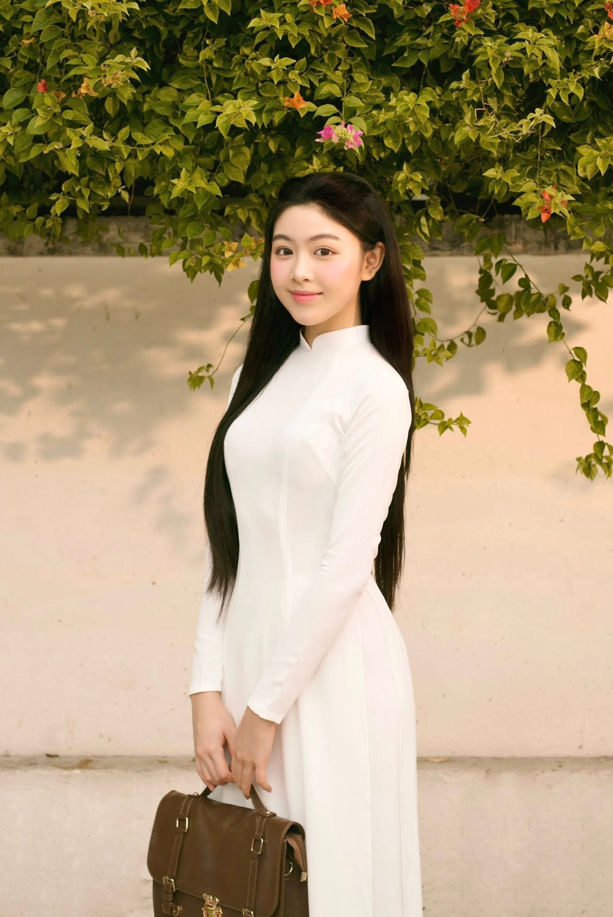 Ở tuổi 20, Mai Thảo Linh gây ấn tượng với vẻ đẹp trong trẻo, dịu dàng cùng phong cách được nhiều người ví như “nàng thơ”.