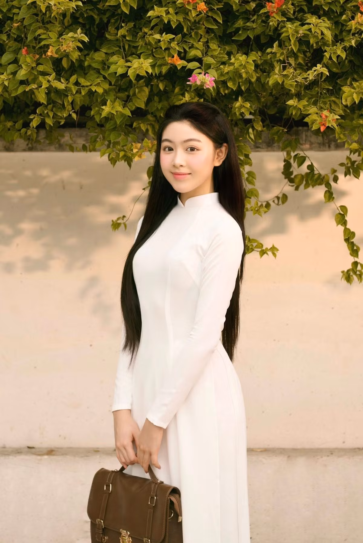 Ở tuổi 20, Mai Thảo Linh gây ấn tượng với vẻ đẹp trong trẻo, dịu dàng cùng phong cách được nhiều người ví như “nàng thơ”.