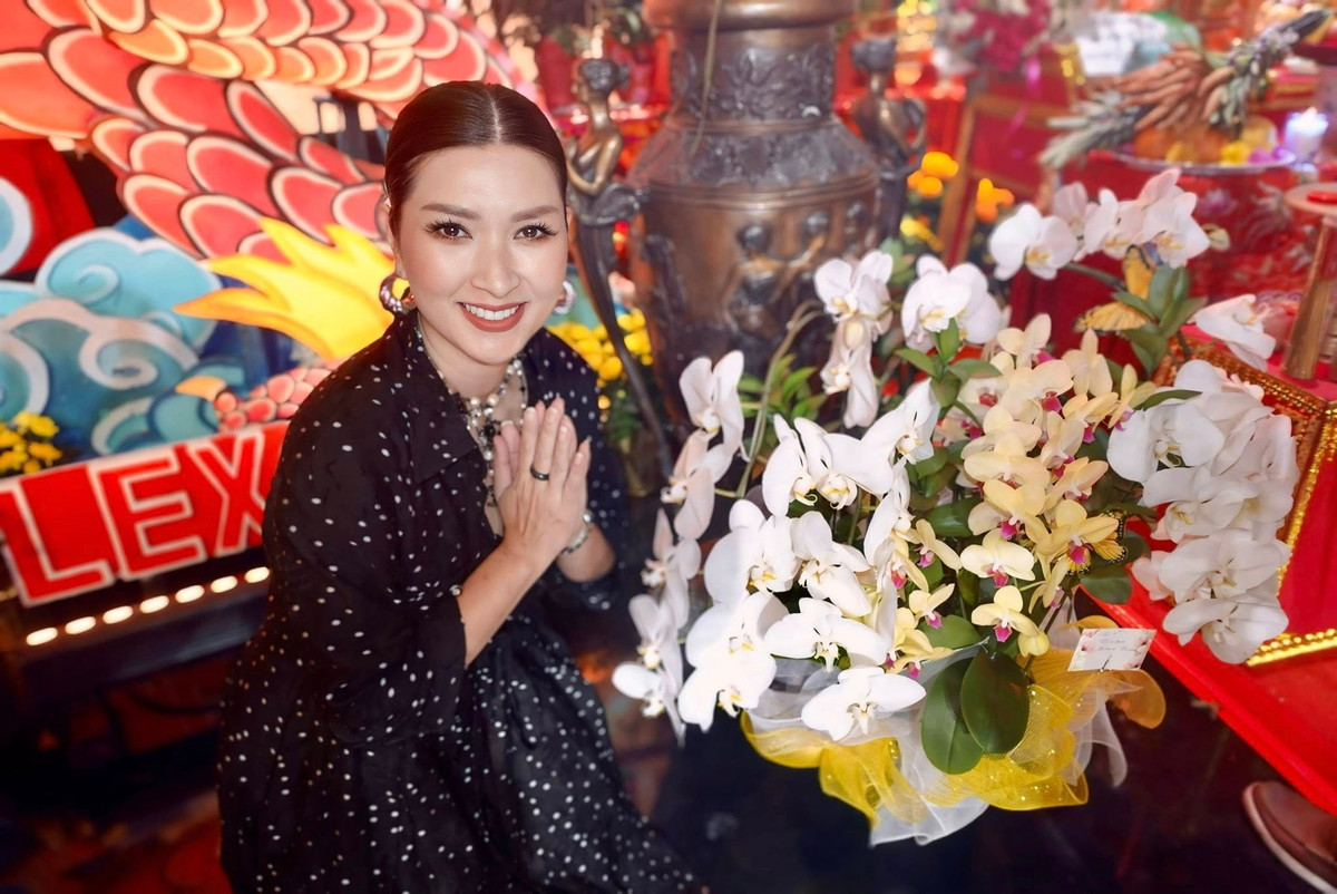 Trizzie Phương Trinh trong lễ giỗ Tổ ngành Sân khấu ở Mỹ. Ảnh: FB Trizzie Nguyen