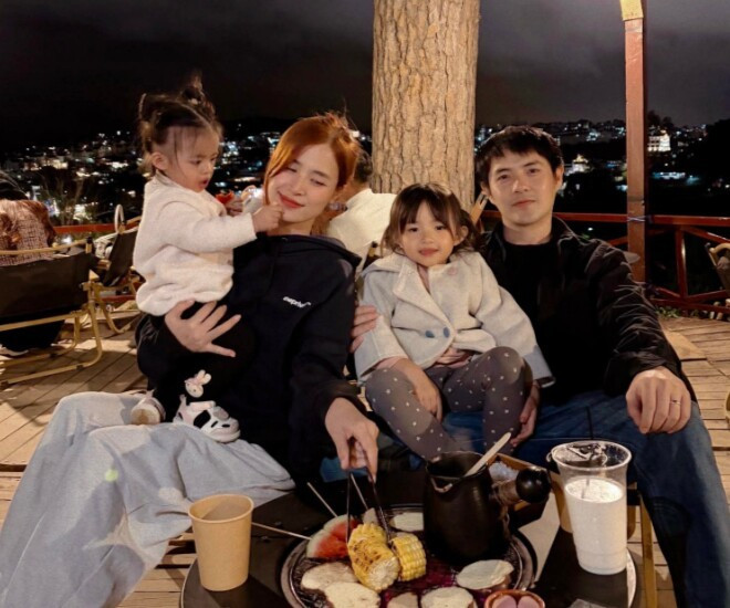 Mới đây, Đông Nhi và Ông Cao Thắng đã chia sẻ loạt hình ảnh cả gia đình tận hưởng kỳ nghỉ cuối năm tại Đà Lạt.