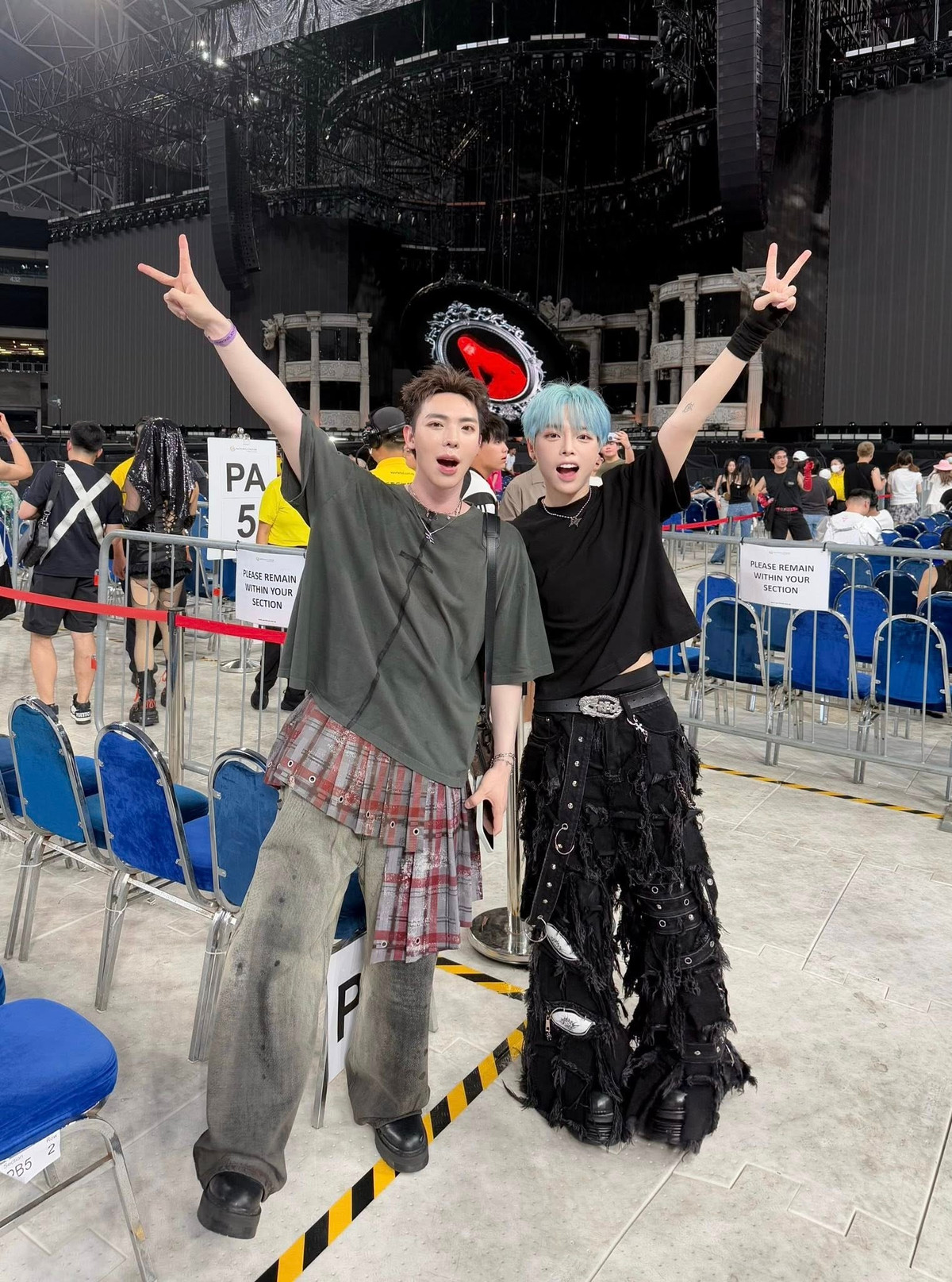 Đức Phúc cùng Erik sang Singapore đu idol. Ảnh: FB Đức Phúc