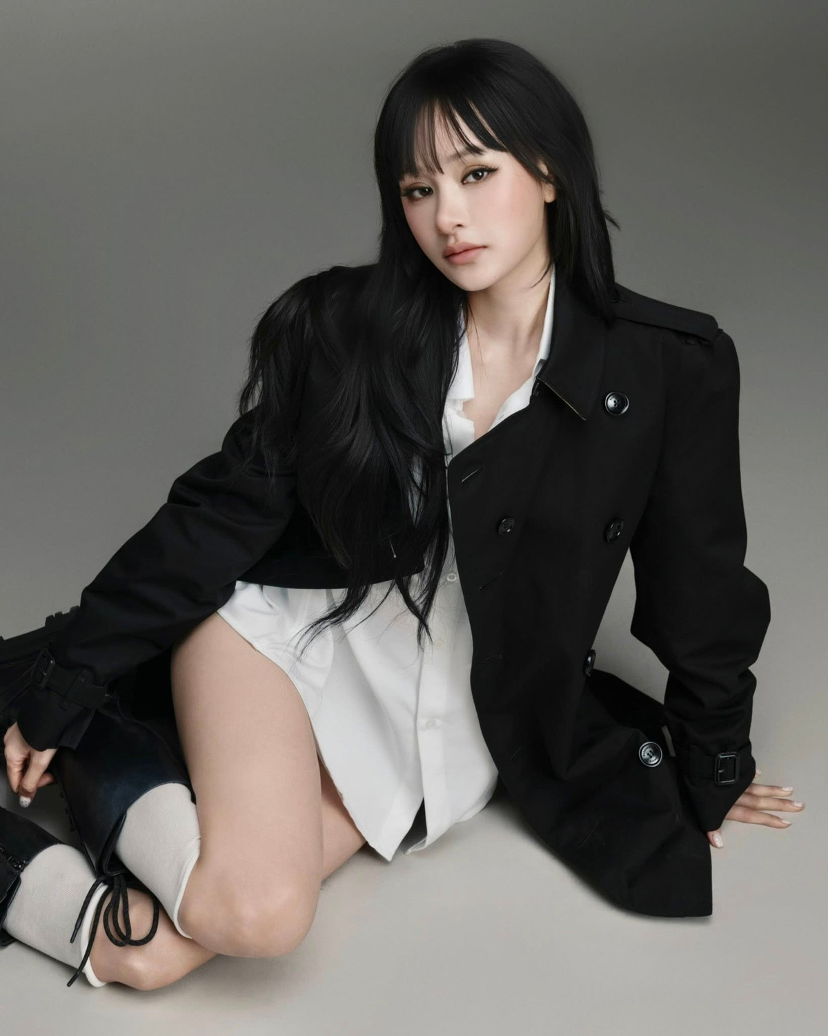 Ca sĩ Hiền Hồ mặc phong cách giấu quần chụp ảnh. Ảnh: FB Hiền Hồ