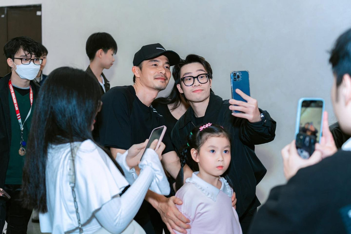 Quách Ngọc Ngoan tranh thủ gặp con gái khi đi cinetour. Ảnh: FB Quách Ngọc Ngoan