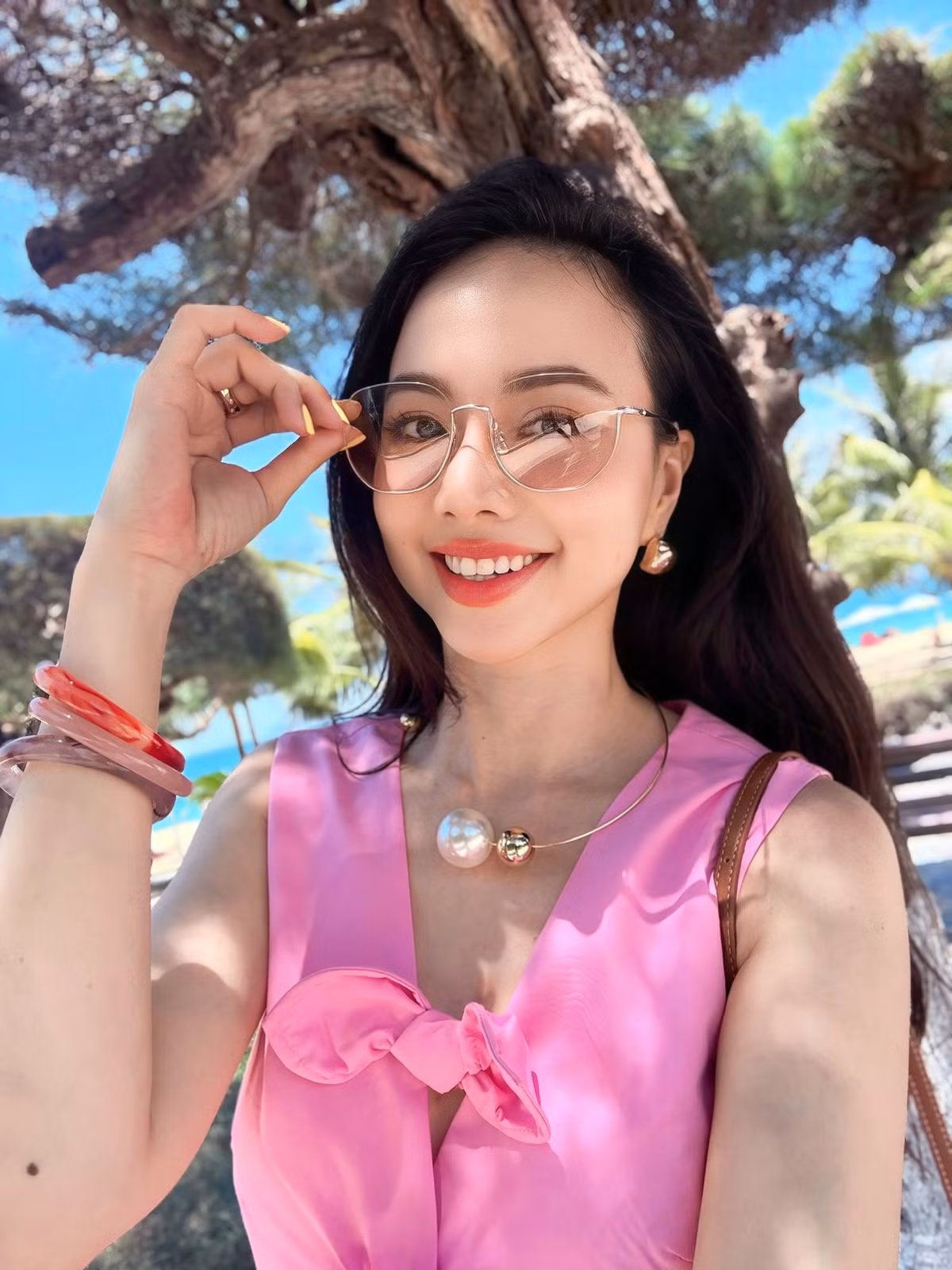 Chính sự cân bằng giữa công việc và đời sống cá nhân giúp cô luôn xuất hiện với diện mạo rạng rỡ, tràn đầy năng lượng.