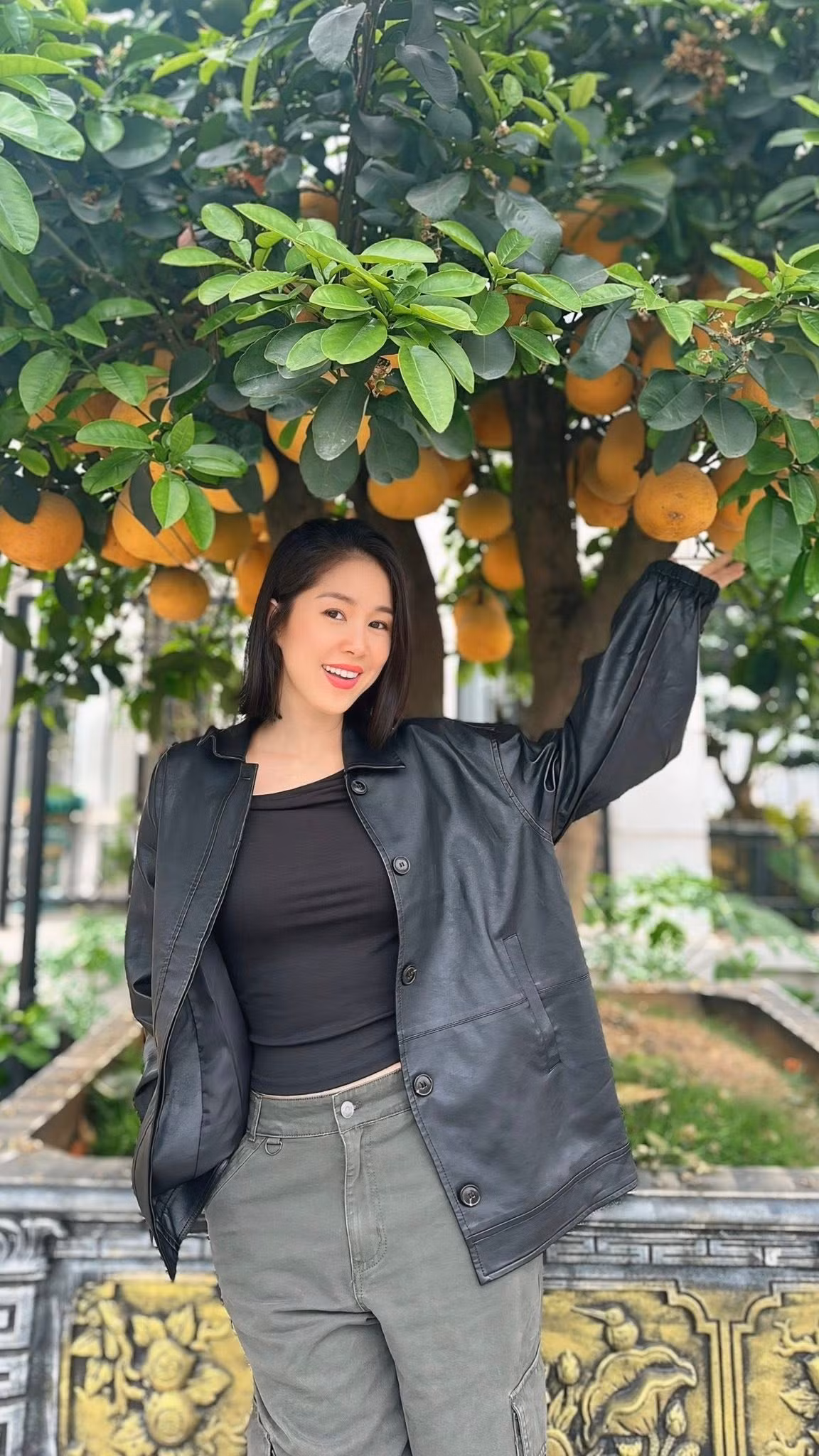 Ở tuổi 40, bà xã của Trung Kiên ngày càng trẻ trung, xinh đẹp và sở hữu đường cong “mướt mắt” sau quãng thời gian tập luyện, ăn uống khoa học. Ảnh: FB Lê Phương