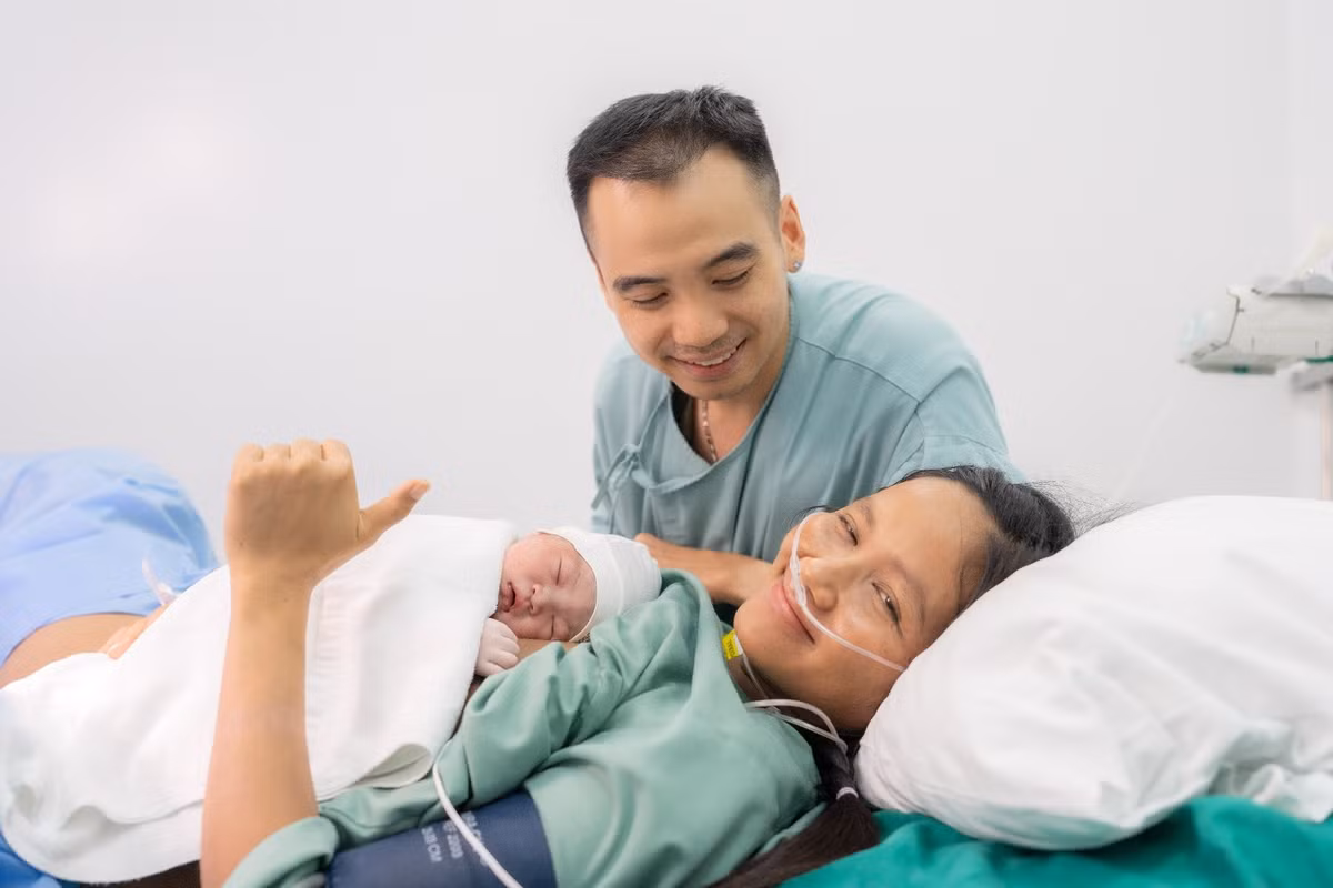 Hoa hậu H'Hen Niê chính thức hạ sinh con gái đầu lòng. Ảnh: FB H'Hen Niê