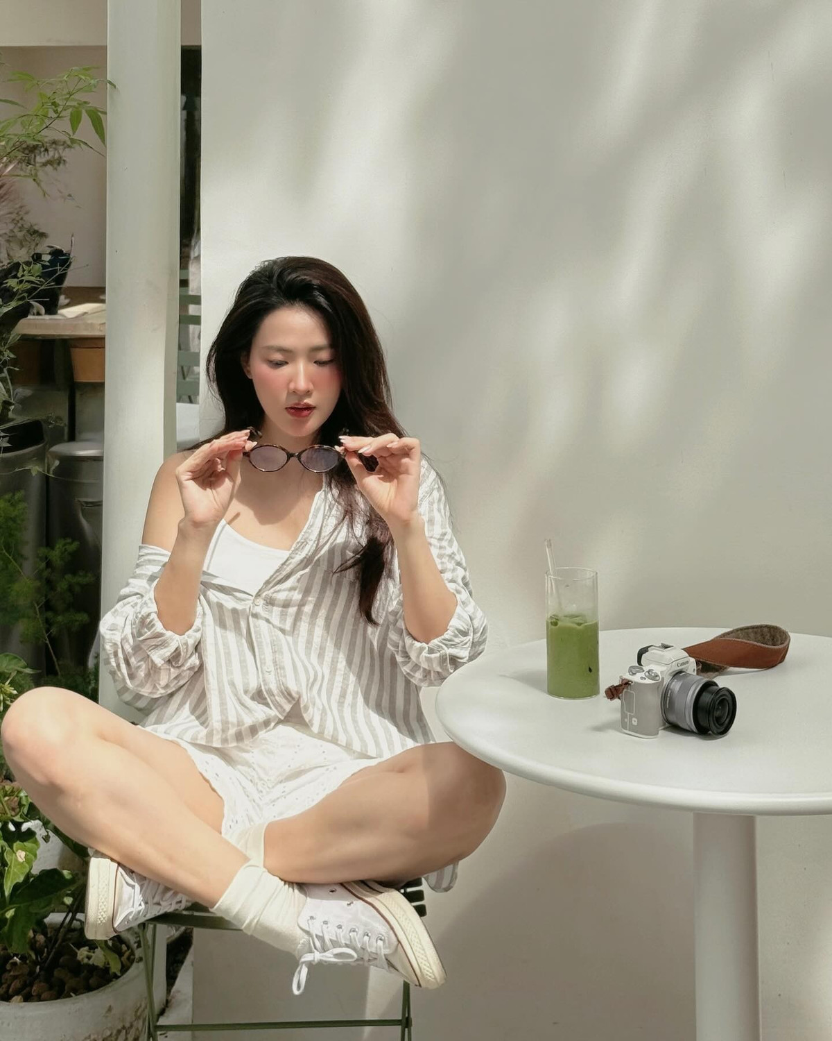 Phong cách này đã góp phần xây dựng hình ảnh “nàng thơ” ngọt ngào, giúp cô nổi bật giữa dàn mỹ nhân Vbiz.