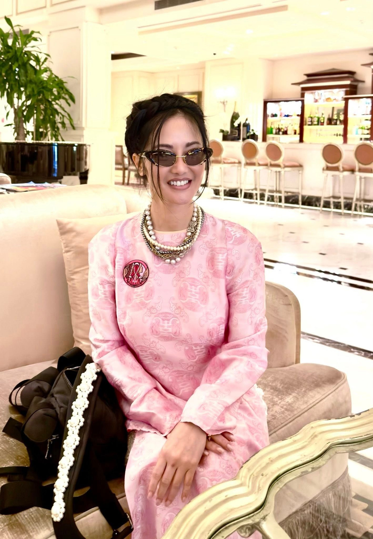 Trong sự nghiệp ca hát, Hồng Nhung ghi dấu ấn đậm nét với hàng loạt ca khúc được yêu mến như Giọt sương trên mí mắt, Nhớ mùa thu Hà Nội, Vẫn hát lời tình yêu, Họa mi hót trong mưa…