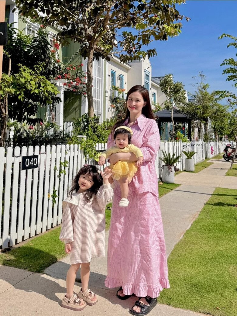 Đông Nhi và Ông Cao Thắng kết hôn vào năm 2019, là một trong những cặp đôi “vàng” của làng giải trí Việt. Trước khi về chung nhà, cả 2 từng có 10 năm hẹn hò.