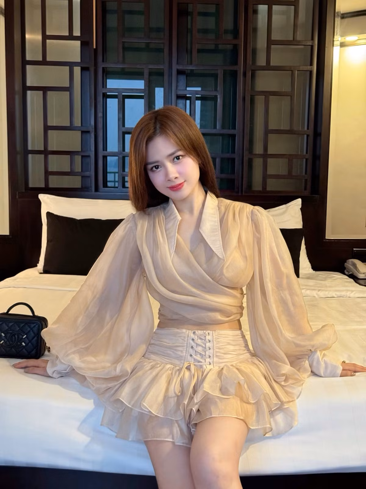 Không chỉ giữ được sự tươi trẻ, Dương Hoàng Yến còn được đánh giá ngày càng “thăng hạng” cả về nhan sắc lẫn vóc dáng.