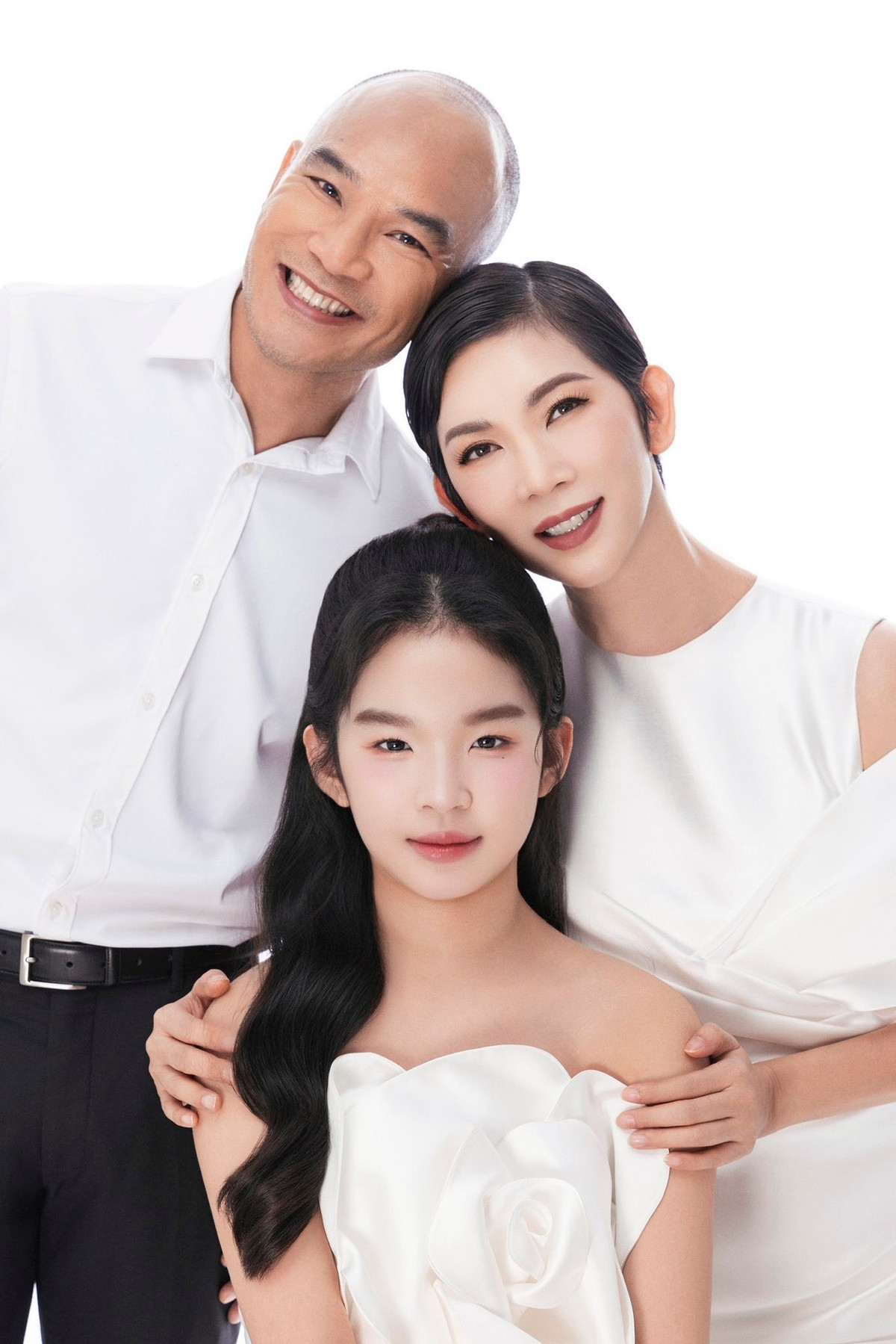 Ở tuổi 12, bé Thỏ ngày càng trổ mã với các đường nét gương mặt được cho là thừa hưởng nhiều nét giống hệt Xuân Lan.