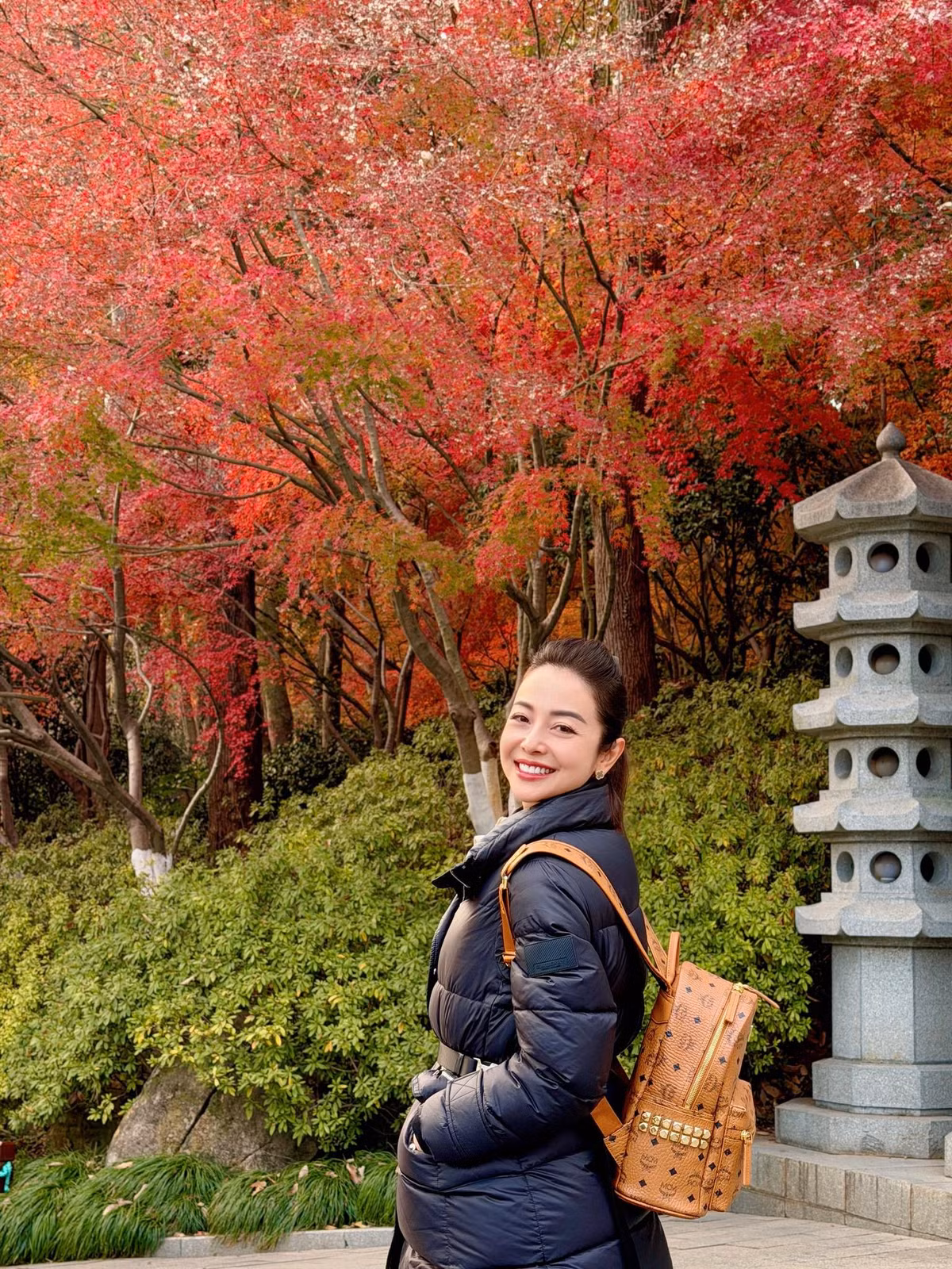 Nhiều khán giả nhận xét Hoa hậu ngày càng trẻ trung và mặn mà, thậm chí còn dí dỏm cho rằng bí quyết chính là “gả cho đúng người”.