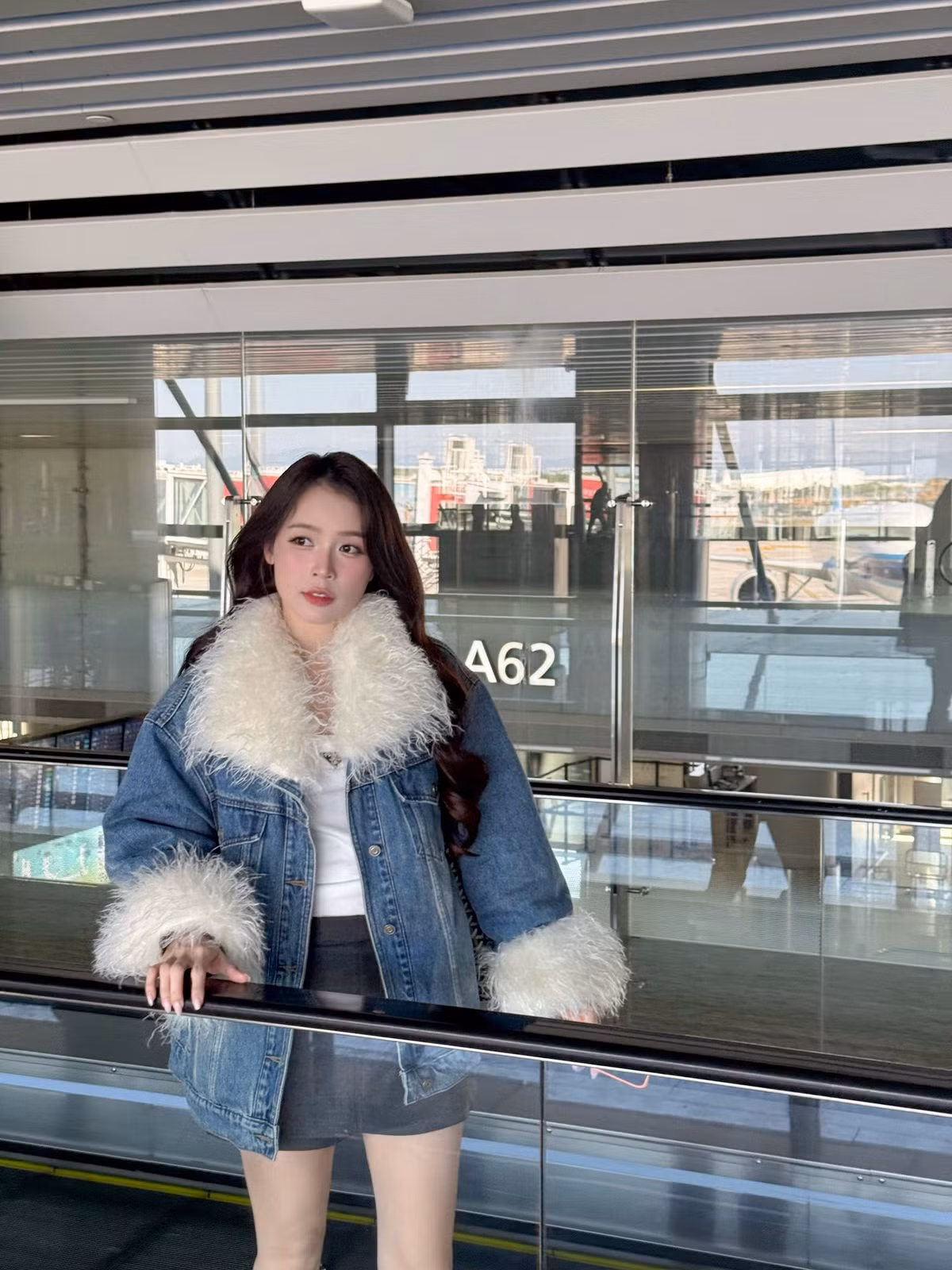 Gương mặt bầu bĩnh, dễ thương cùng làn da trắng mịn không tì vết khiến cô liên tục nhận về những lời khen “nhan sắc bị thời gian bỏ quên”.