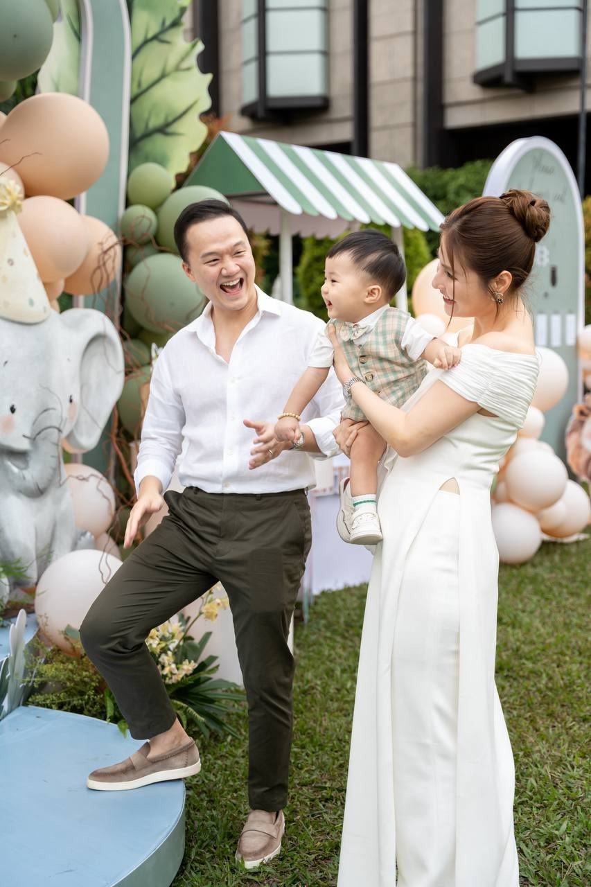 Khép lại giai đoạn sôi nổi của sự nghiệp diễn xuất, Diễm My 9X hiện khiến công chúng ngưỡng mộ bởi cuộc sống hôn nhân viên mãn.