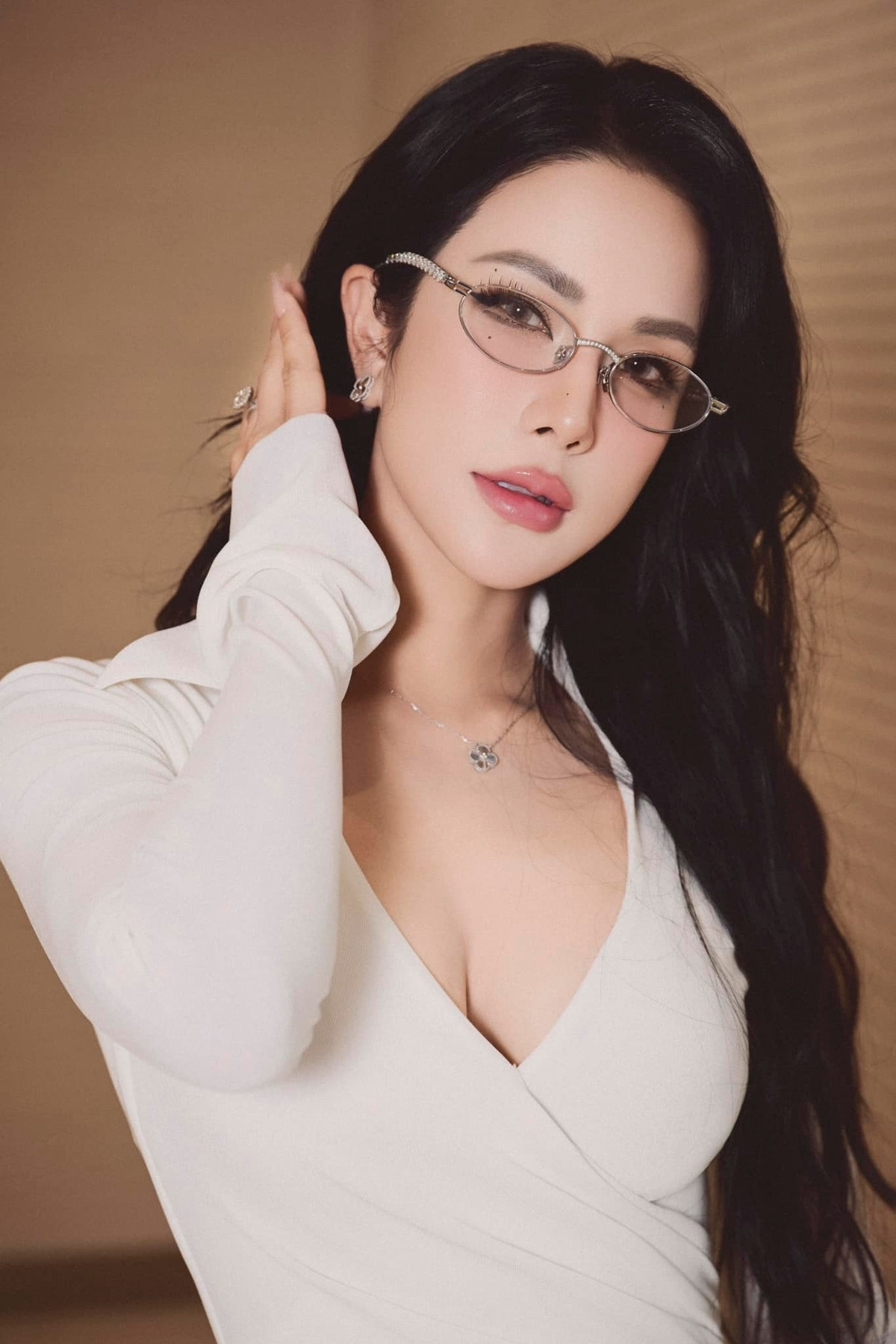 Người đẹp Diệp Lâm Anh mặc bó sát gợi cảm. Ảnh: FB Diệp Lâm Anh