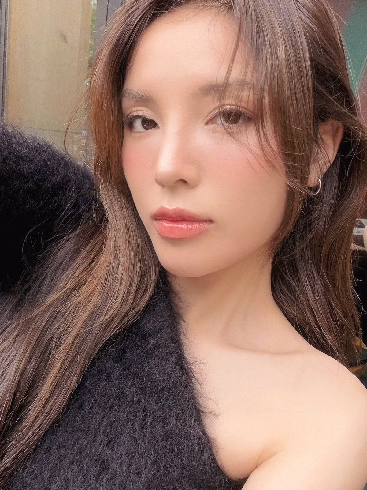 Hoa hậu Kỳ Duyên khoe cận gương mặt được trang điểm trong trẻo. Ảnh: FB Hoa hậu Nguyễn Cao Kỳ Duyên