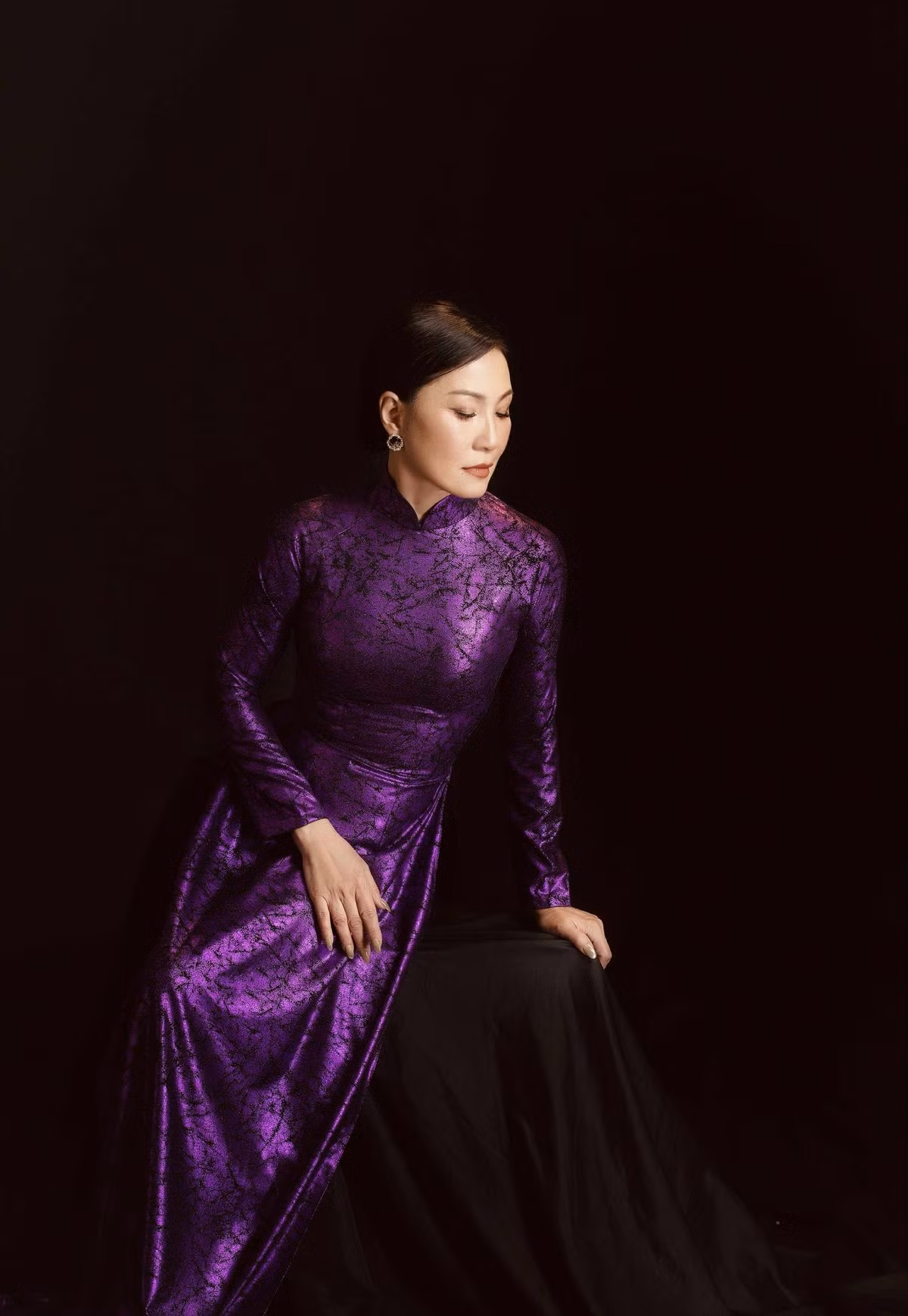 Nói về nhan sắc trẻ đẹp hiện tại, Hồng Đào chia sẻ việc giữ được ngoại hình là kết quả việc nữ nghệ sĩ giữ chế độ sinh hoạt lành mạnh, kỷ luật, suy nghĩ tích cực và lối sống tối giản.