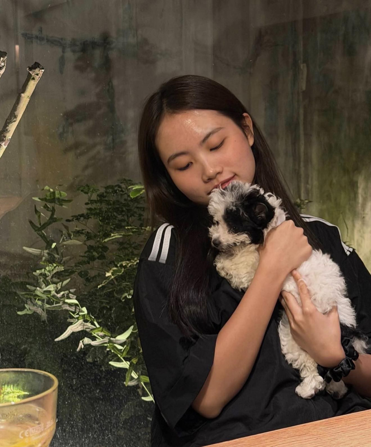 Một số bình luận nổi bật như: “Càng lớn càng xinh”, “Không ngờ mặt mộc của Phương Mỹ Chi lại xinh thế này”, “Vừa đi học, vừa chạy show mà da đẹp ghê”.