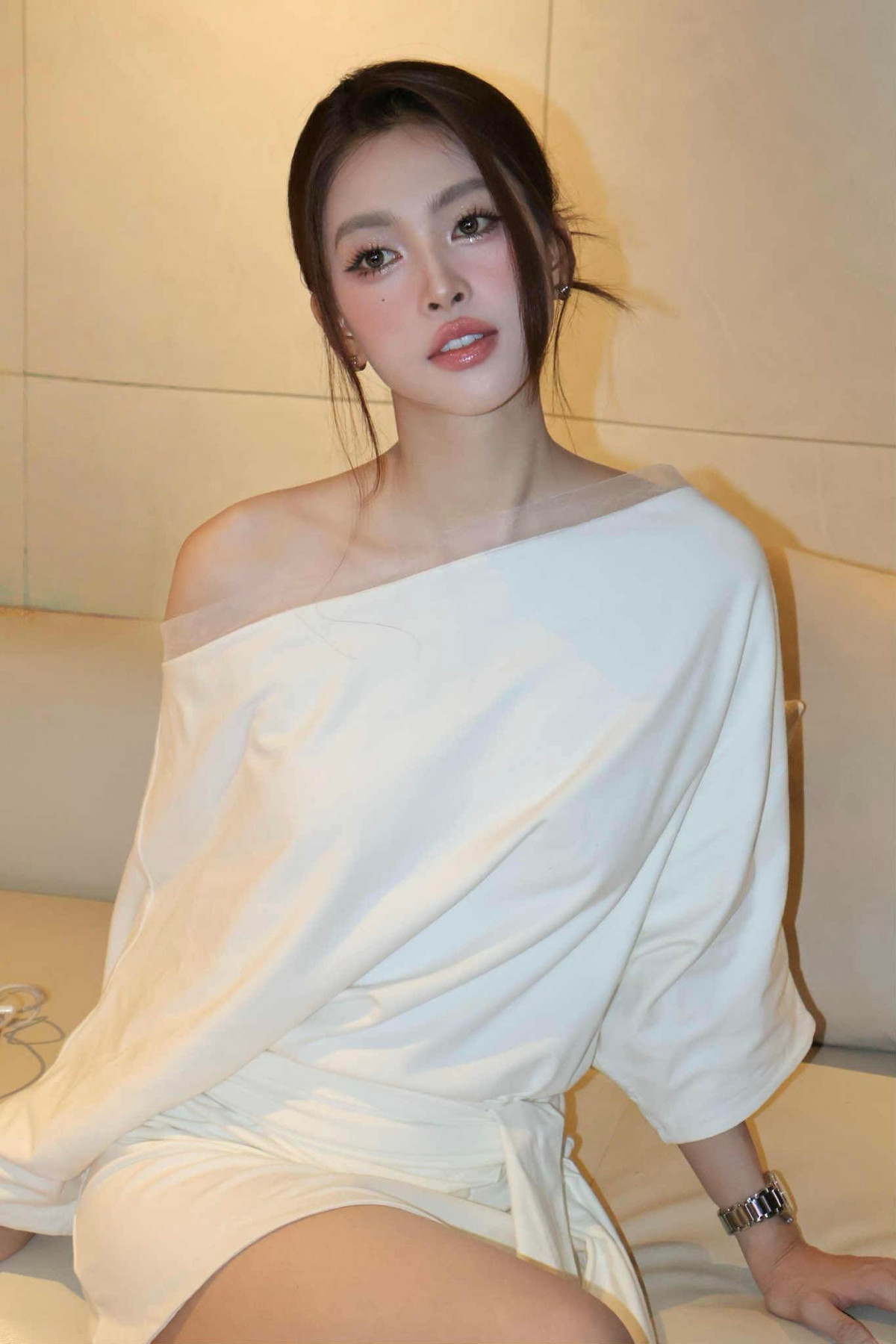 Hoa hậu Tiểu Vy viết: "Gọi em là mưa. Anh là trời. Hôm nay trời đổ mưa". Ảnh: FB Trần Tiểu Vy