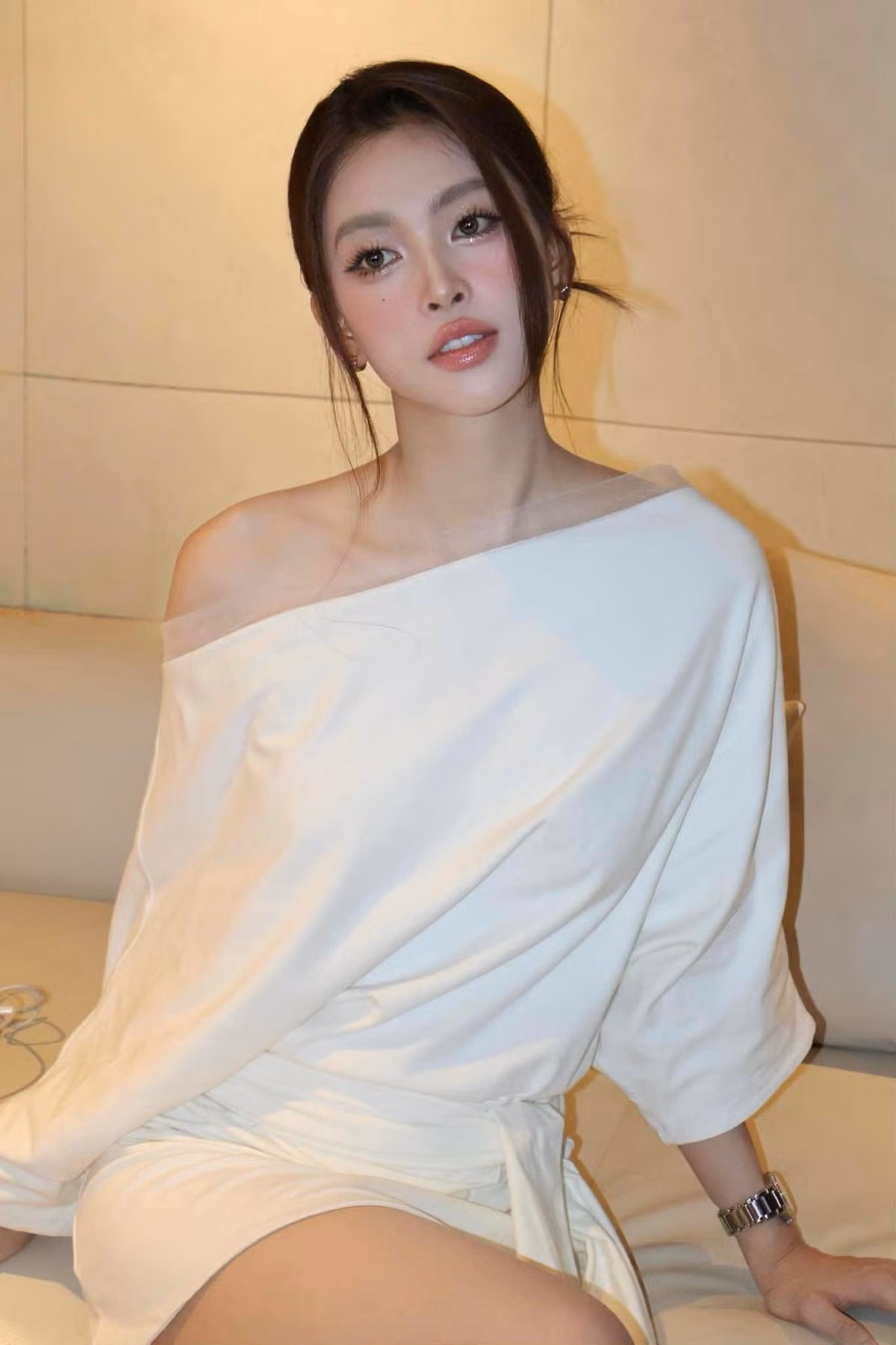 Hoa hậu Tiểu Vy viết: "Gọi em là mưa. Anh là trời. Hôm nay trời đổ mưa". Ảnh: FB Trần Tiểu Vy