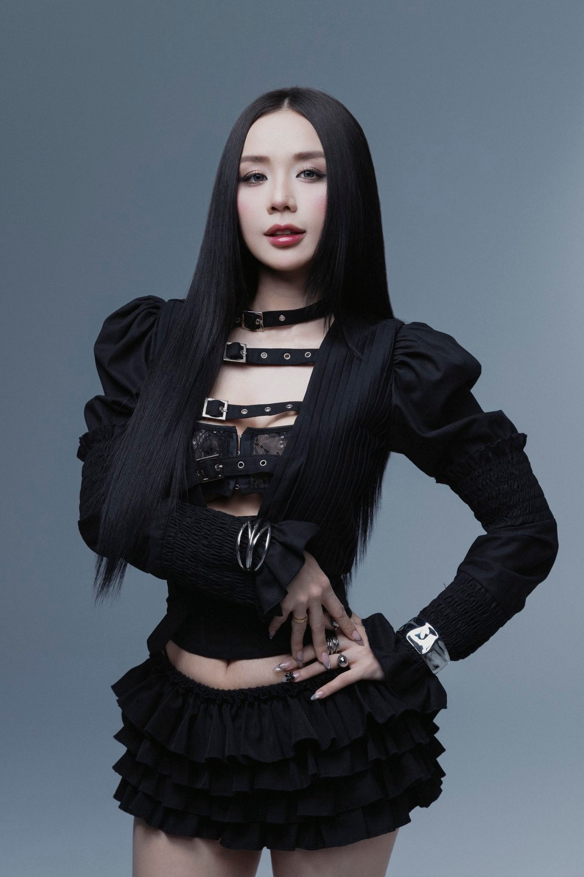 Kể từ khi về chung một nhà với rapper Đạt G, cô nàng ngày càng tự tin khoe trọn đường cong nóng bỏng.