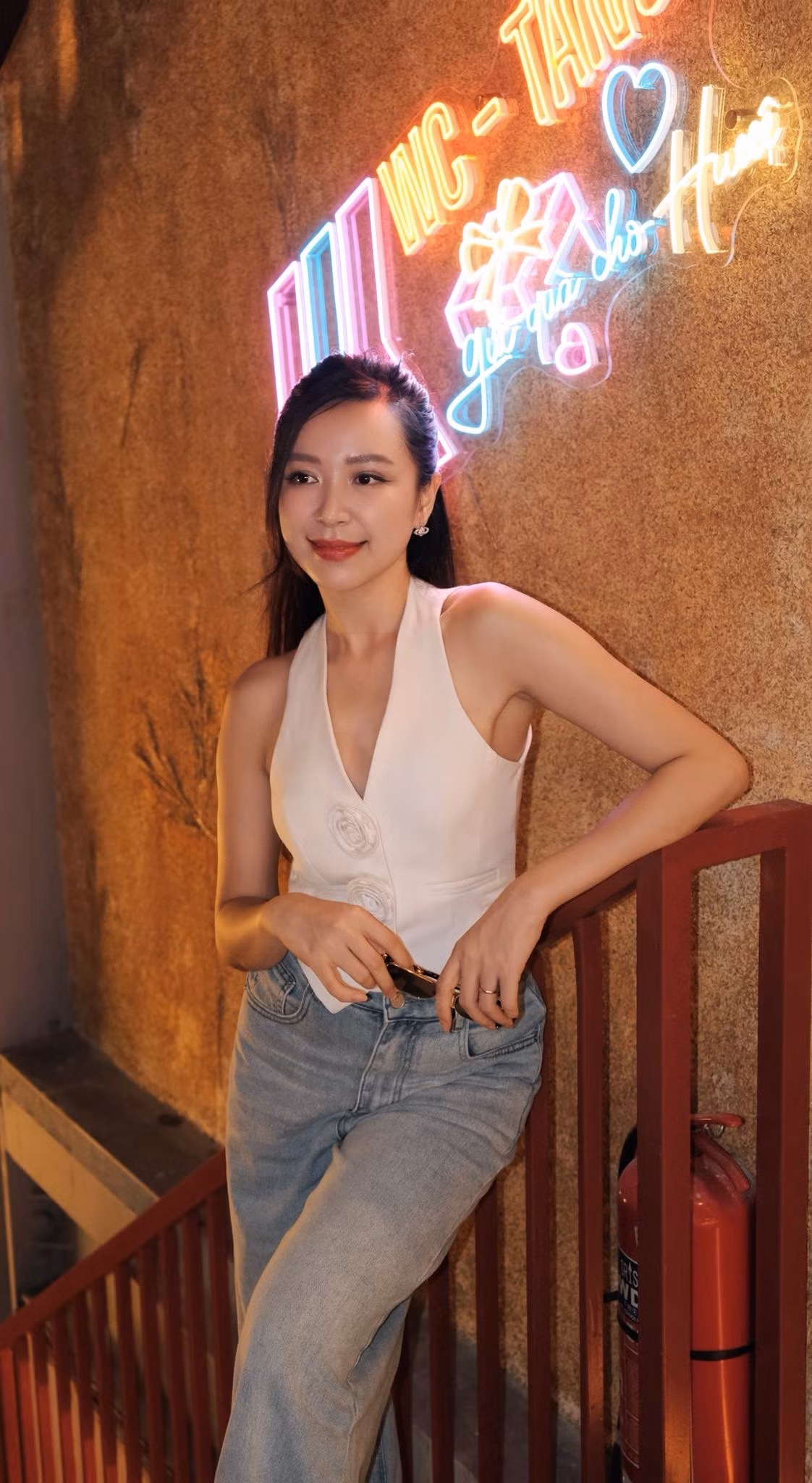 Diễn viên Kim Oanh khuyên: "2025 rồi phải tích cực lên. Bởi vì có tiền đâu mà “tiêu cực nhiều”. Ảnh: FB Nguyễn Kim Oanh