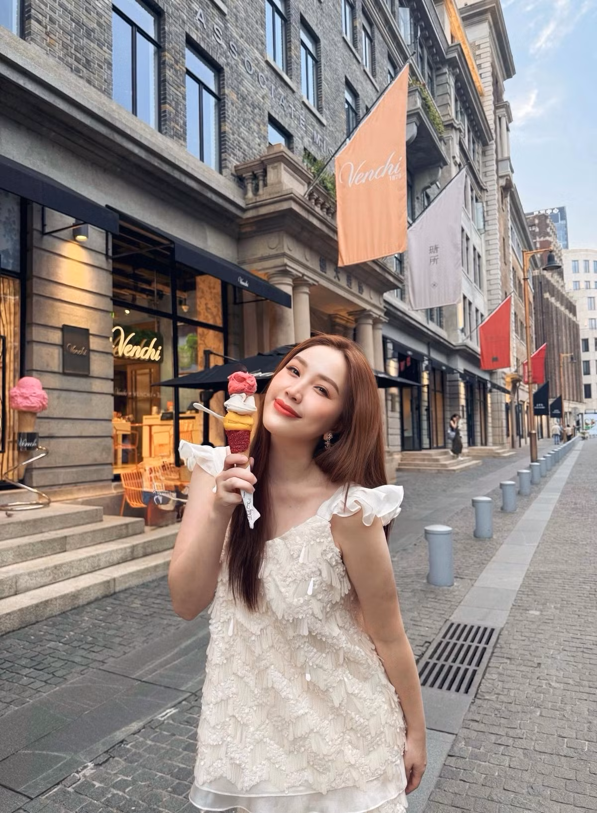 Có thể nói, ở tuổi ngoài 30, Bảo Thy đang có trong tay tất cả, sự nghiệp bền vững, nhan sắc ngày càng mặn mà và một gia đình hạnh phúc viên mãn.