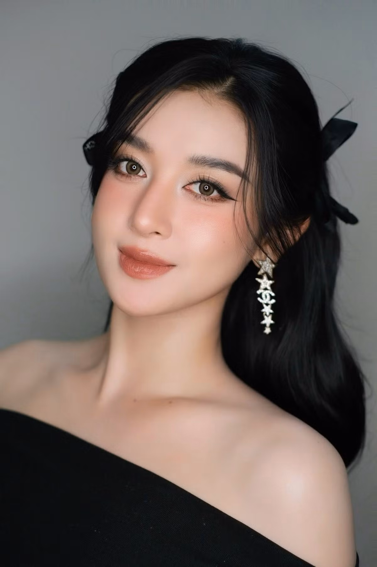 Dù chưa hé lộ kế hoạch cụ thể cho tương lai, nhưng với nhan sắc, sự nổi tiếng cùng nền tảng sẵn có, nàng á hậu vẫn được kỳ vọng sẽ sớm trở lại với những dấu ấn mới trong showbiz Việt.