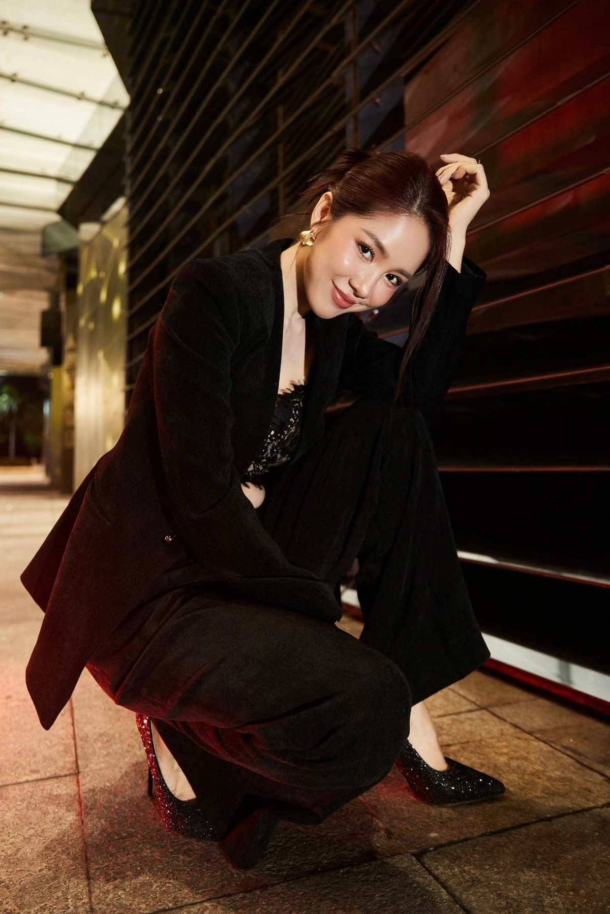 Sự tự tin và thần thái rạng rỡ của bà mẹ hai con nhanh chóng thu hút ống kính và sự quan tâm của khán giả. Ảnh: FB Lê Phương