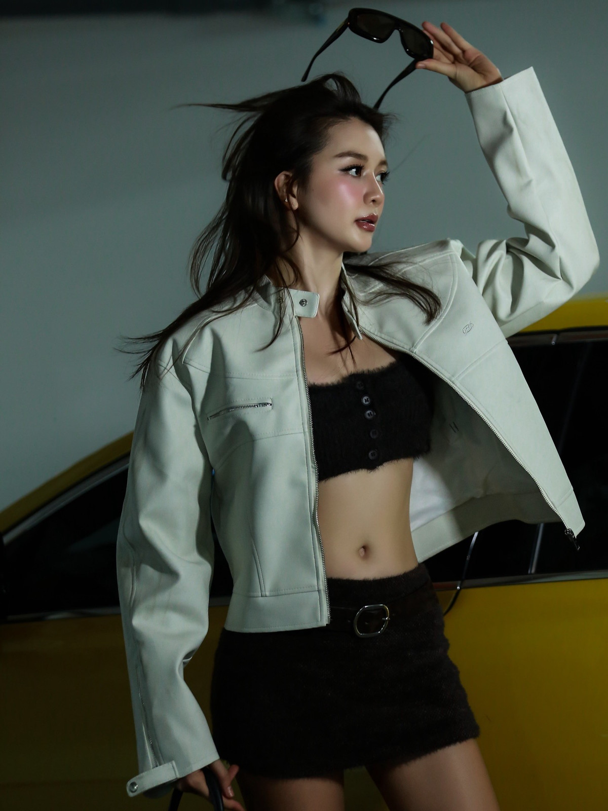 Ca sĩ Thiều Bảo Trang táo bạo trong thiết kế kiệm vải. Ảnh: FB Thiều Bảo Trang