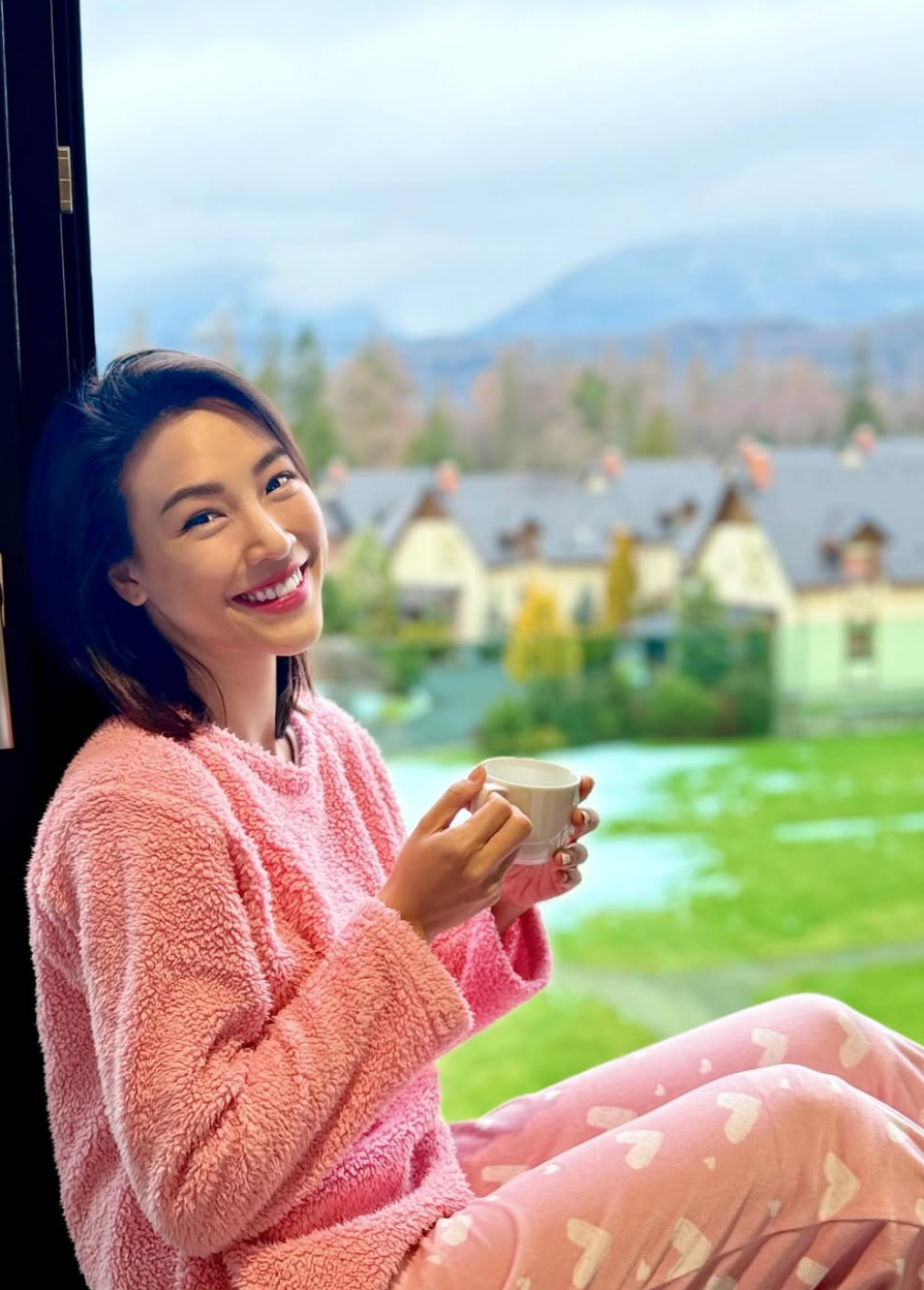 Ở tuổi ngoài 35, Hoàng Oanh được nhận xét sở hữu nhan sắc mặn mà, đằm thắm.