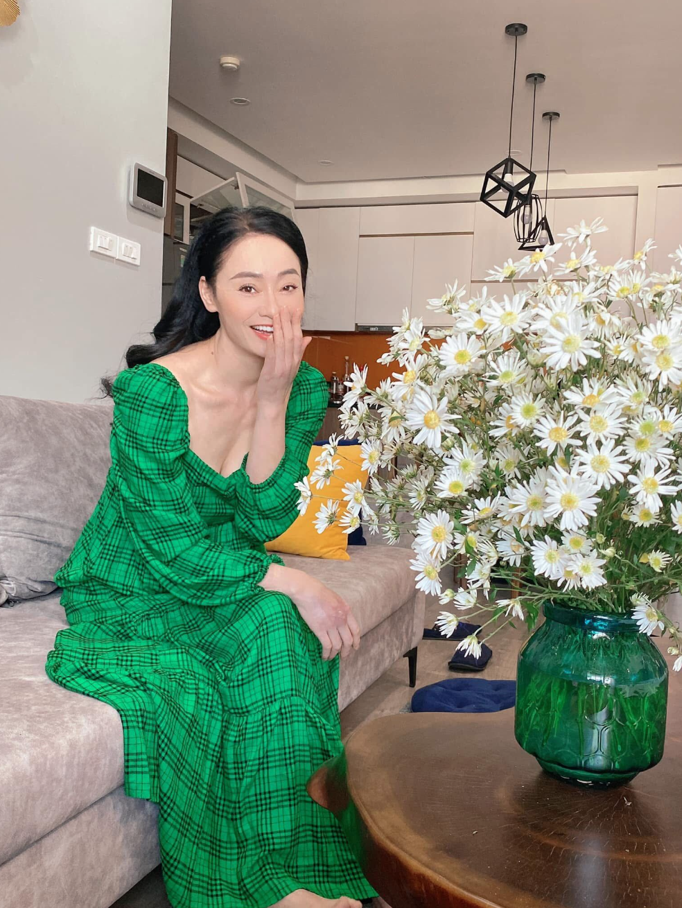 Để duy trì được phong độ đỉnh cao này, NSƯT Quách Thu Phương đã gắn bó với bộ môn Yoga trong nhiều năm. Không chỉ là một người tập thuần túy, cô còn biến đam mê thành sự nghiệp khi mở một phòng tập.