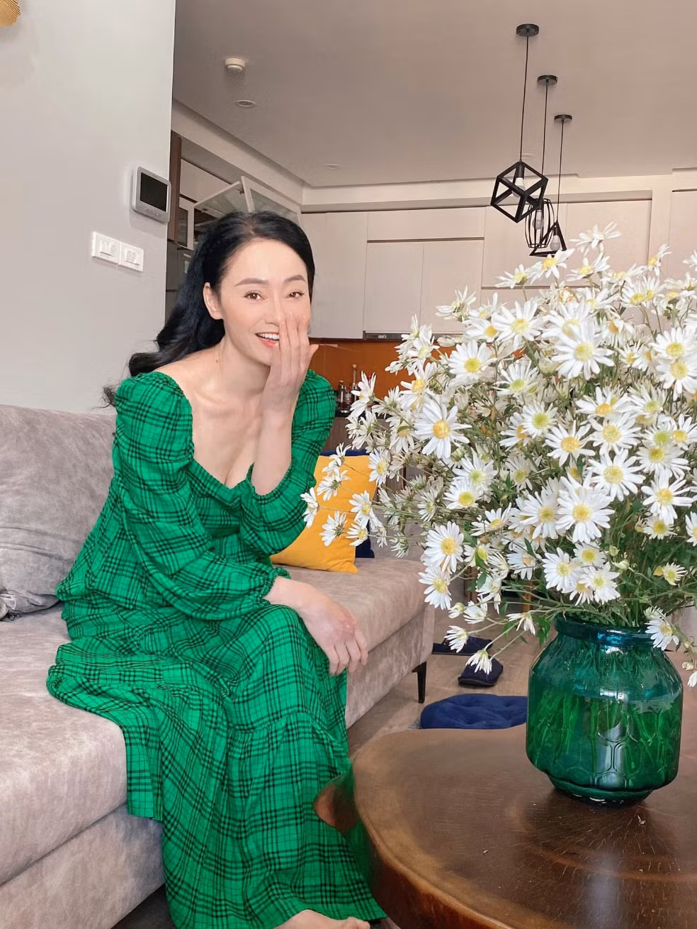 Để duy trì được phong độ đỉnh cao này, NSƯT Quách Thu Phương đã gắn bó với bộ môn Yoga trong nhiều năm. Không chỉ là một người tập thuần túy, cô còn biến đam mê thành sự nghiệp khi mở một phòng tập.