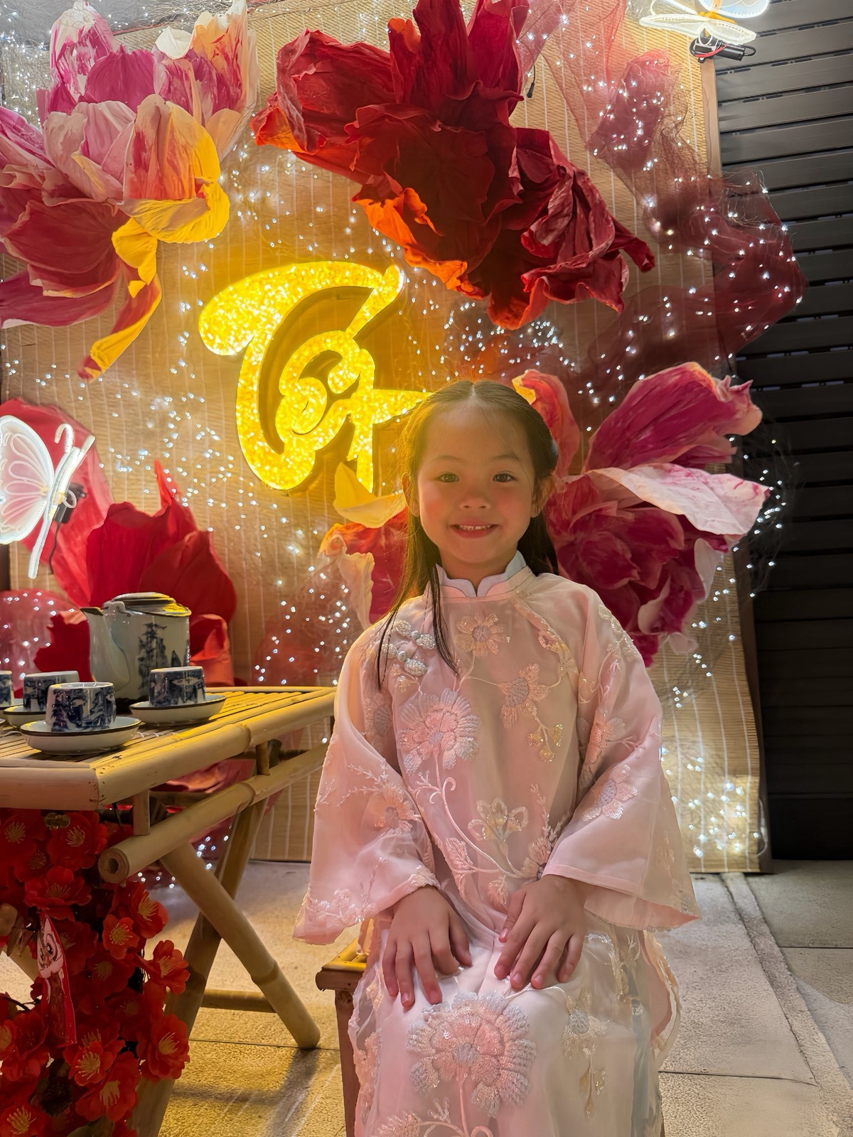 Không kém cạnh em trai, chị gái Suchin cũng nhận về nhiều lời khen từ khán giả.