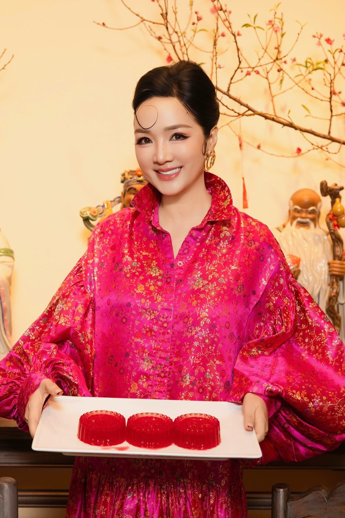 Mỗi lần góp mặt tại sự kiện hay chia sẻ hình ảnh đời thường, cô đều nhanh chóng trở thành tâm điểm chú ý, chứng minh sức hút chưa từng phai nhạt trong lòng công chúng.